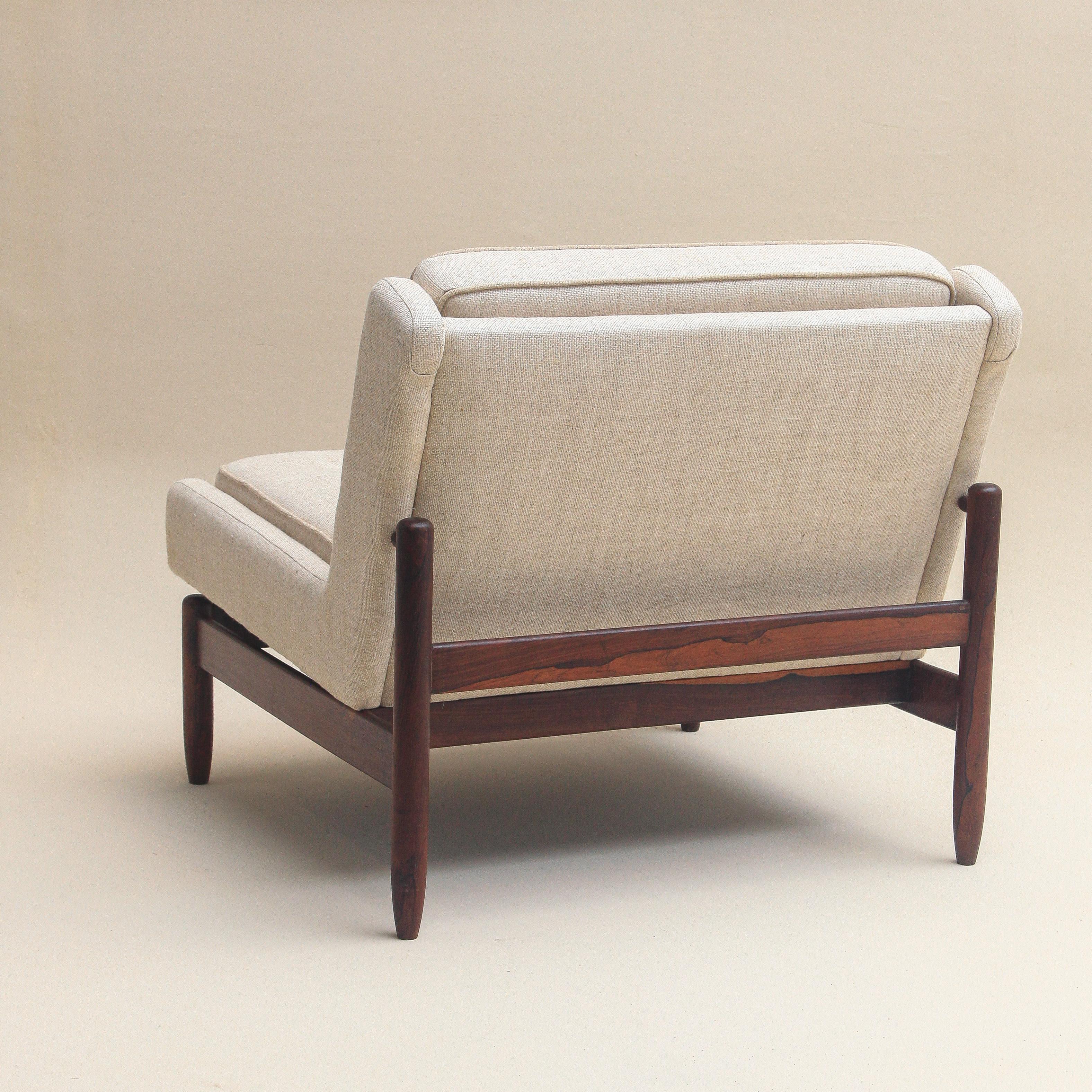 20th Century Moveis Cantu - Jorge Jabour Mauad - Lounge chair in solid rosewood mid-1960s For Sale