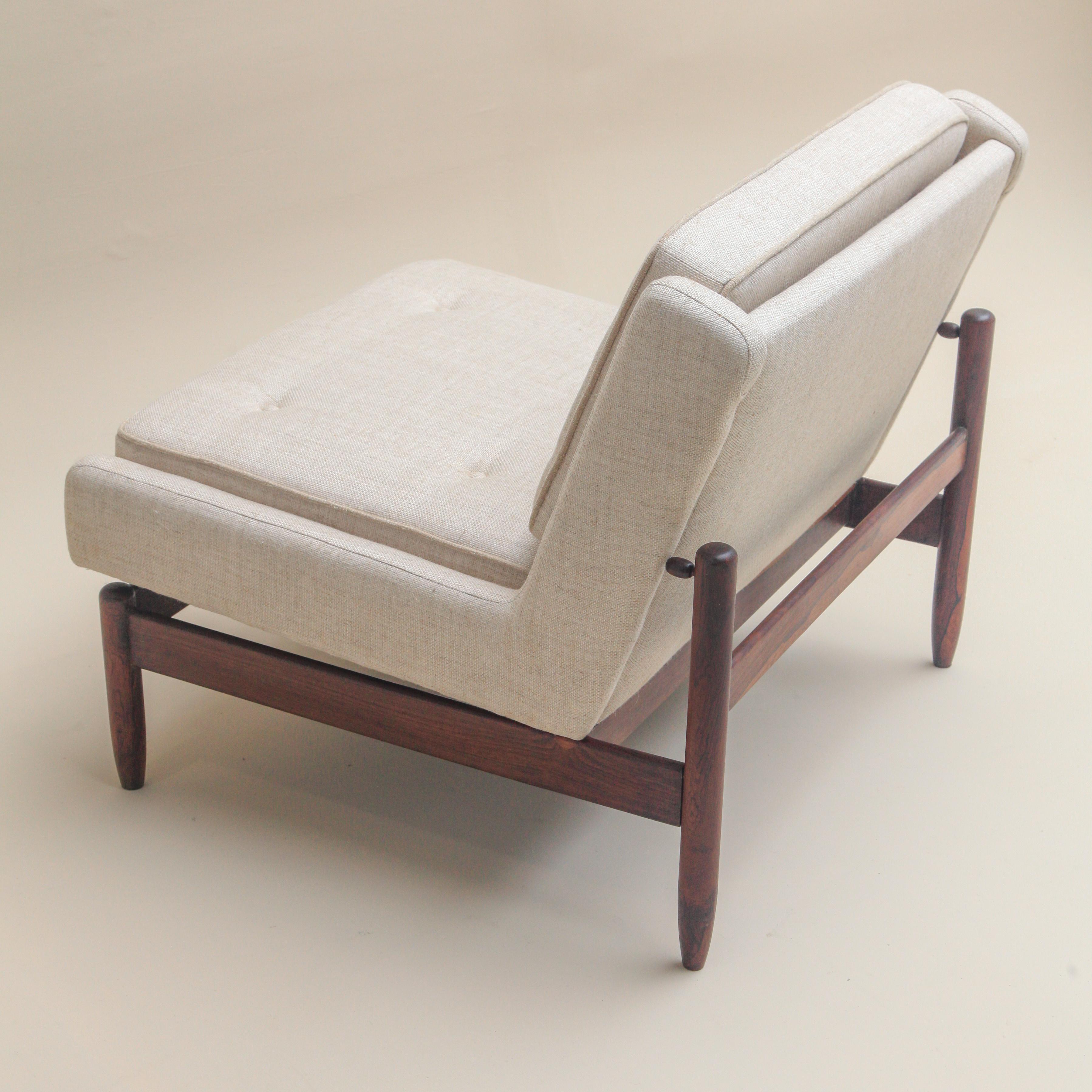 Linen Moveis Cantu - Jorge Jabour Mauad - Lounge chair in solid rosewood mid-1960s For Sale