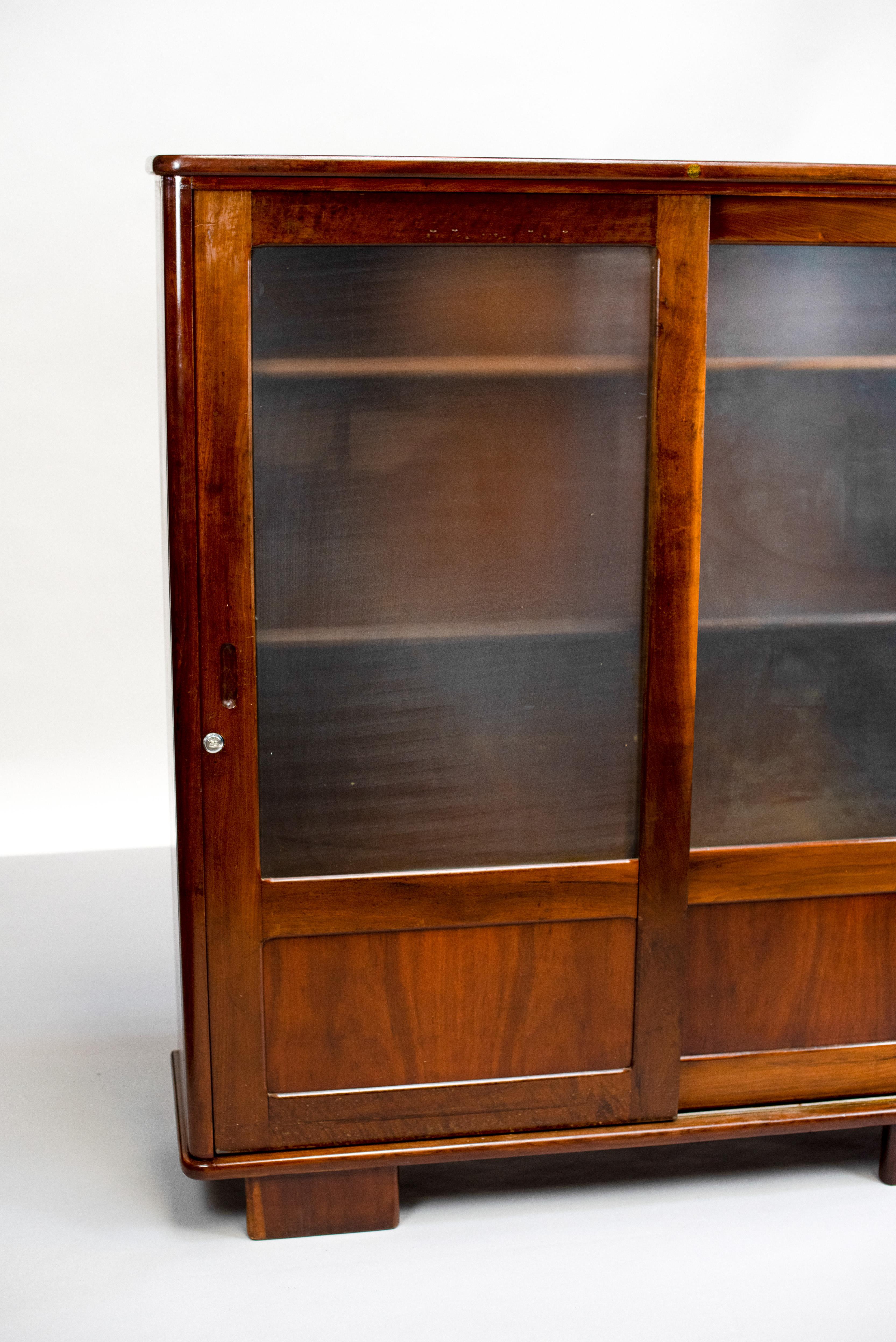 Moveis Cimo, Bookcase/ Vitrine, c. 1960, Brazilian Design In Good Condition For Sale In PARIS, FR