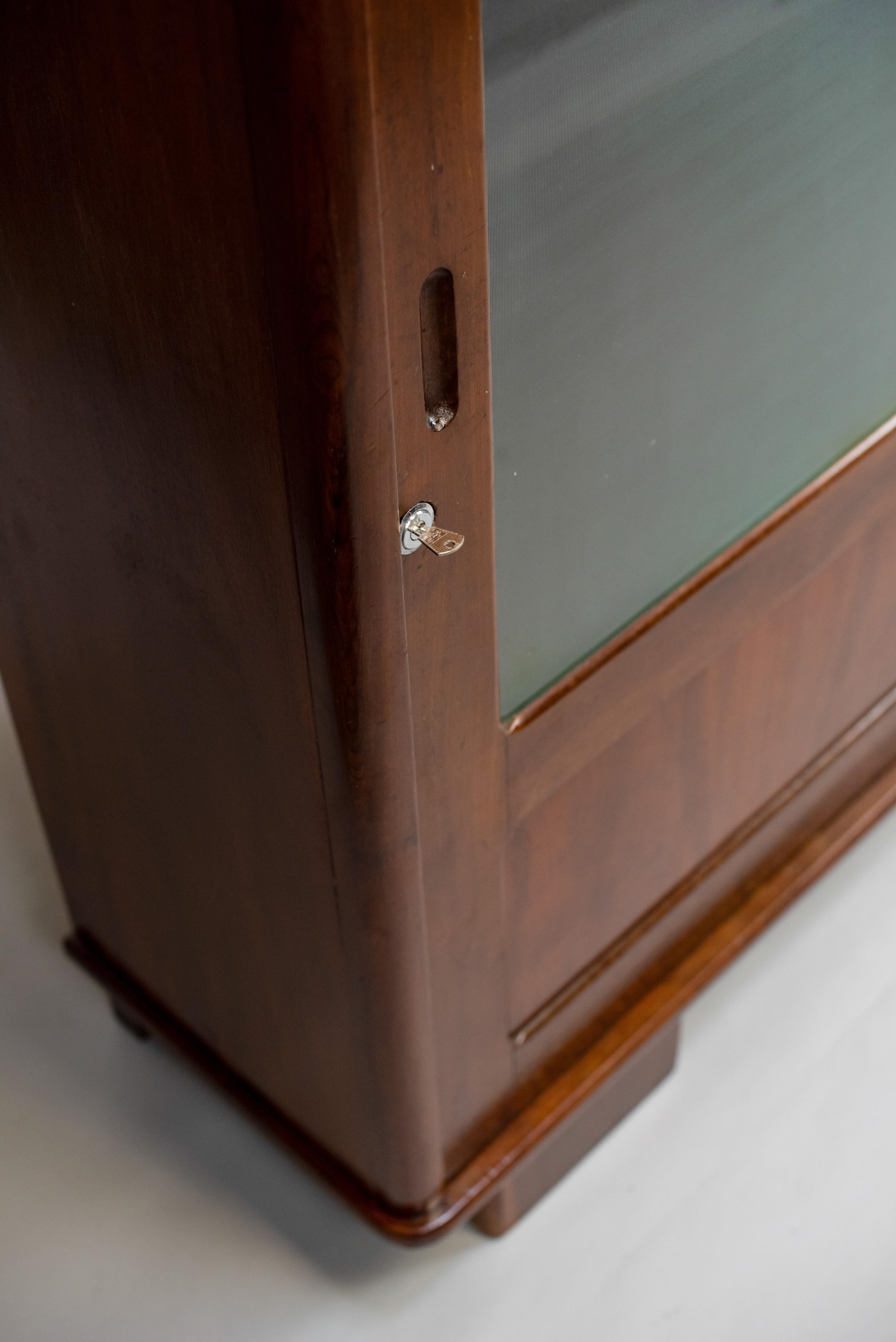 Moveis Cimo, Bookcase/ Vitrine, c. 1960, Brazilian Design For Sale 1