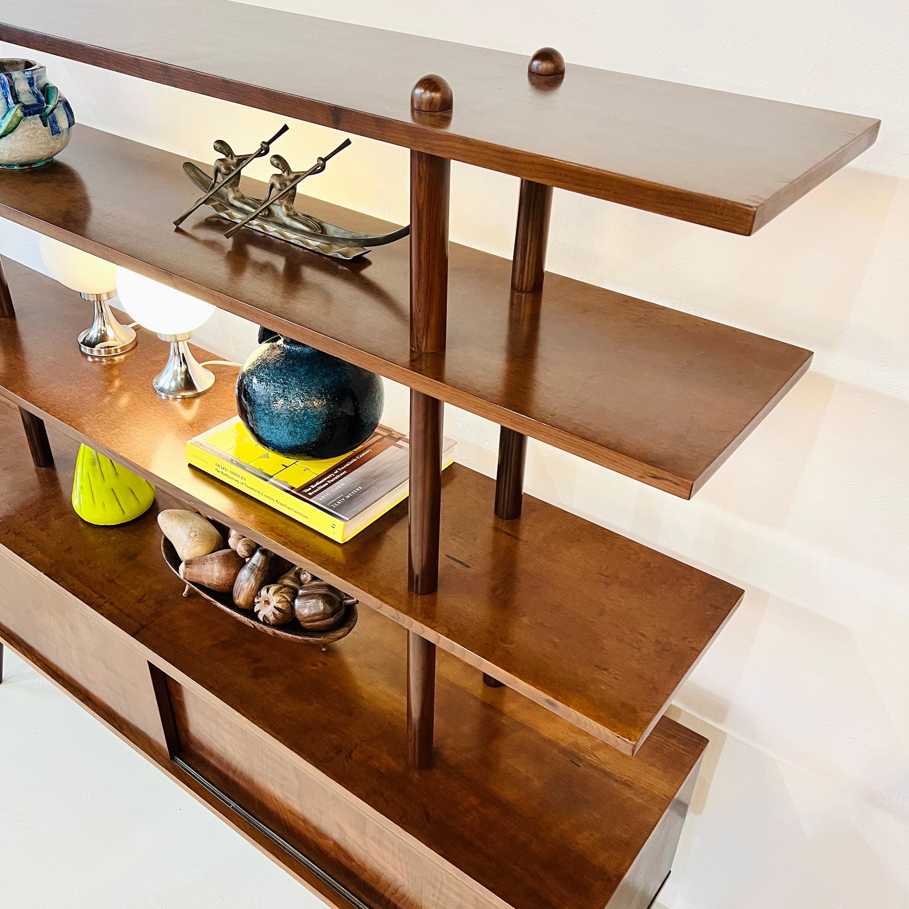 Walnut bookcase, sliding doors, four shelves, manufactured by móveis Cimo, Brazil 1960.

The restoration process only needed refinishing, which was done by our team at the finest details and preserving the originality from that period.

The
