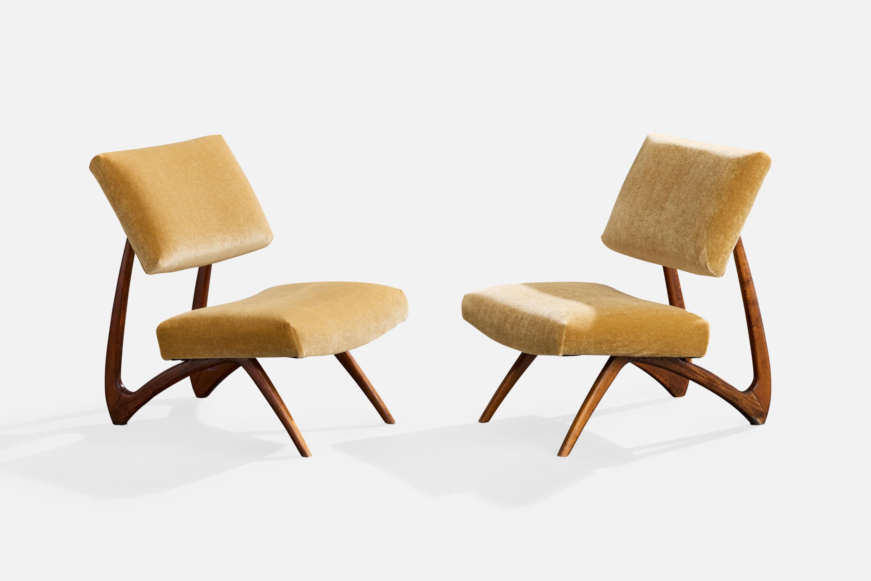 Coppia di sedie da salotto in velluto marrone beige e legno o sedie a pantofola prodotte da Móveis Cimo, Brasile, anni '60 circa.

Rivestito in velluto nuovo di zecca.

Dimensioni complessive (pollici): 29,5 