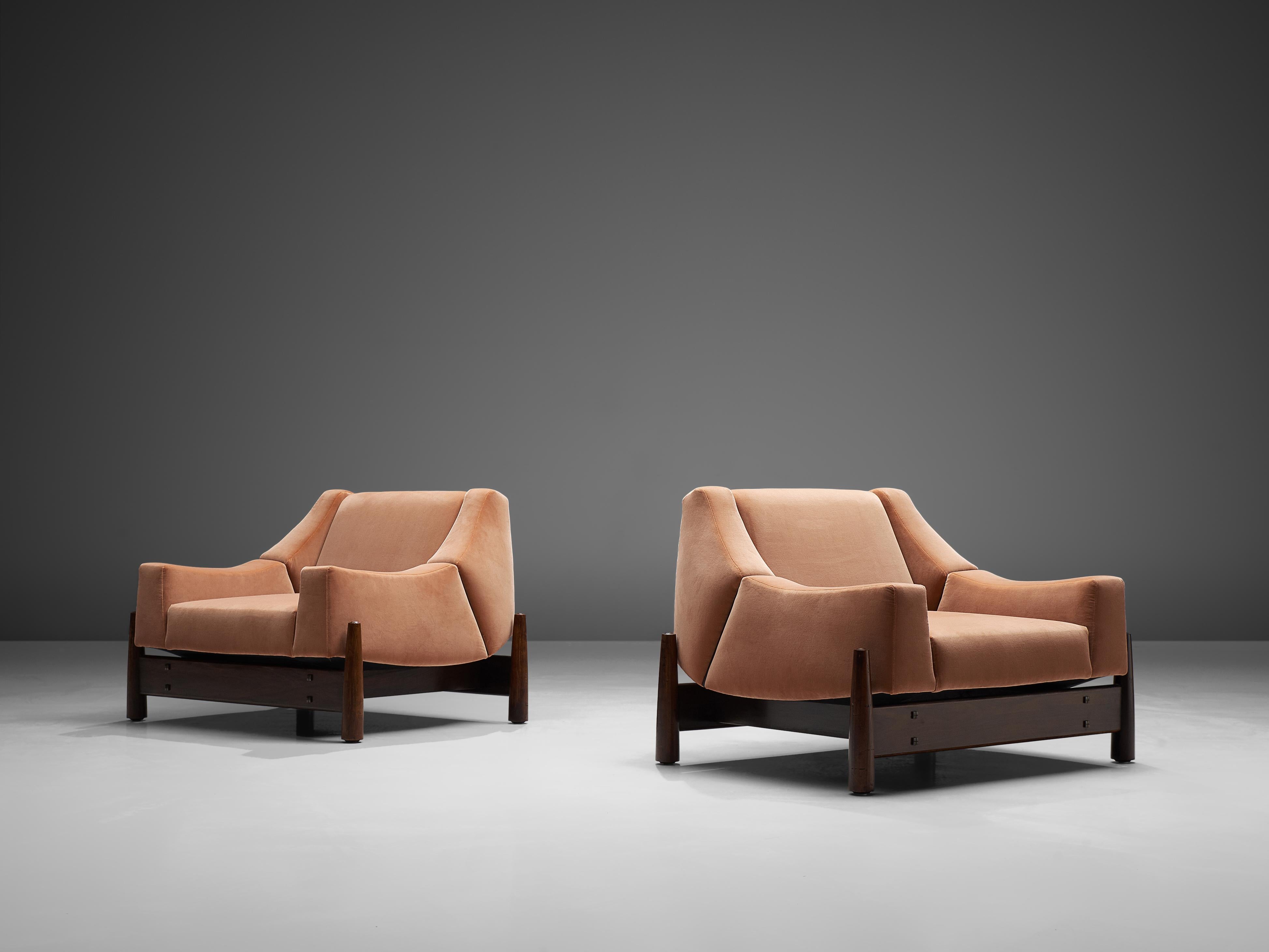 Móveis Cimo, pair of lounge chairs, rosewood and fabric, Brazil, 1950s. 

Pair of Brazilian lounge chairs, designed by Móveis Cimo. These eye catching club chairs feature an organic shaped seat that rests on the wooden frame. The combination of