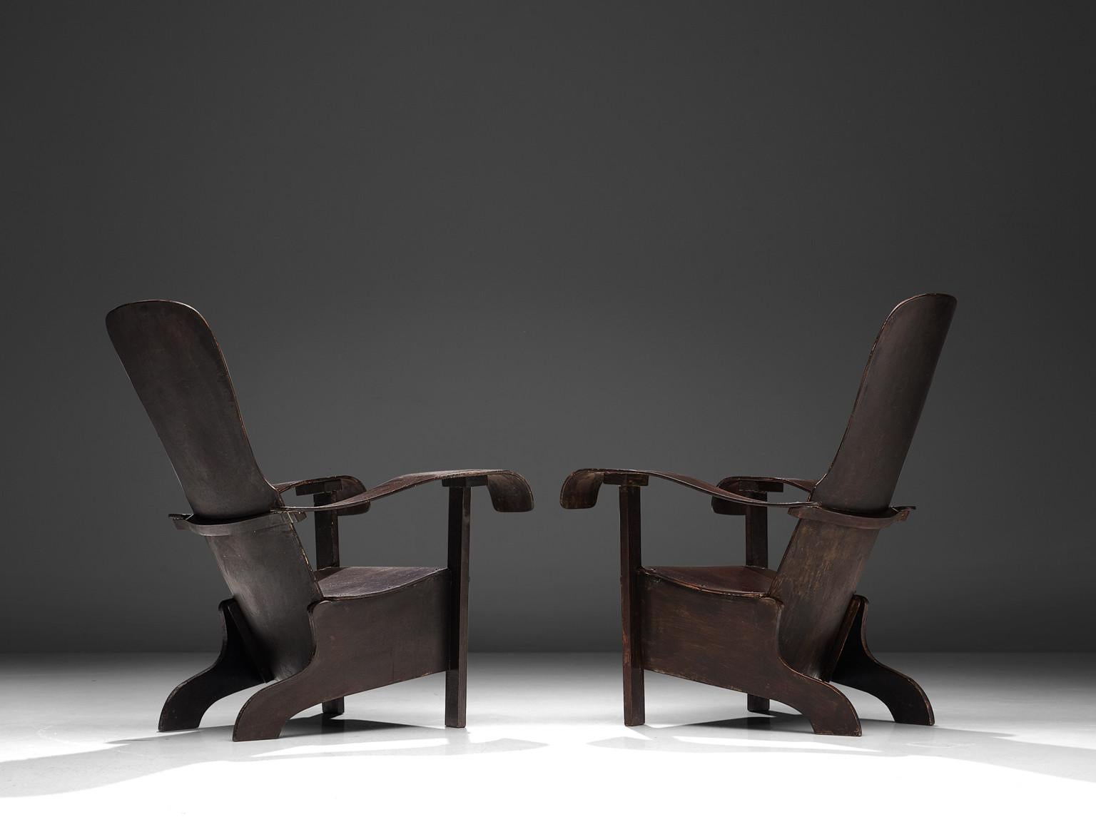 Móveis Cimo, pair of lounge chairs, laminated wood, Brazil, 1940s

Well-sculpted Brazilian lounge chairs that deserve a prominent place in one's interior. The construction is based on rounded angles and curvaceous lines, made possible by the