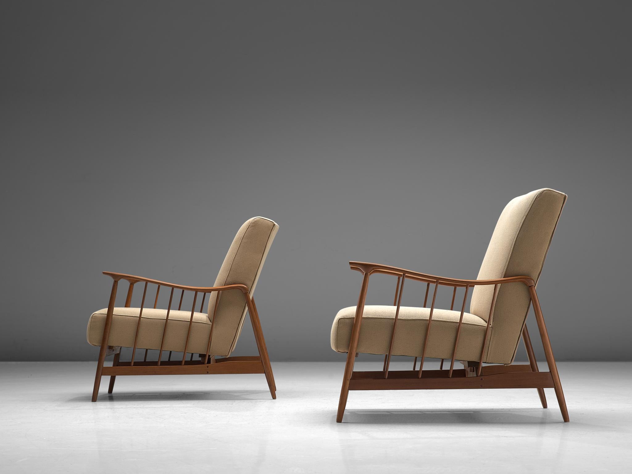 Brazilian Móveis Cimo Pair of Lounge Chairs in Teak and Beige Upholstery