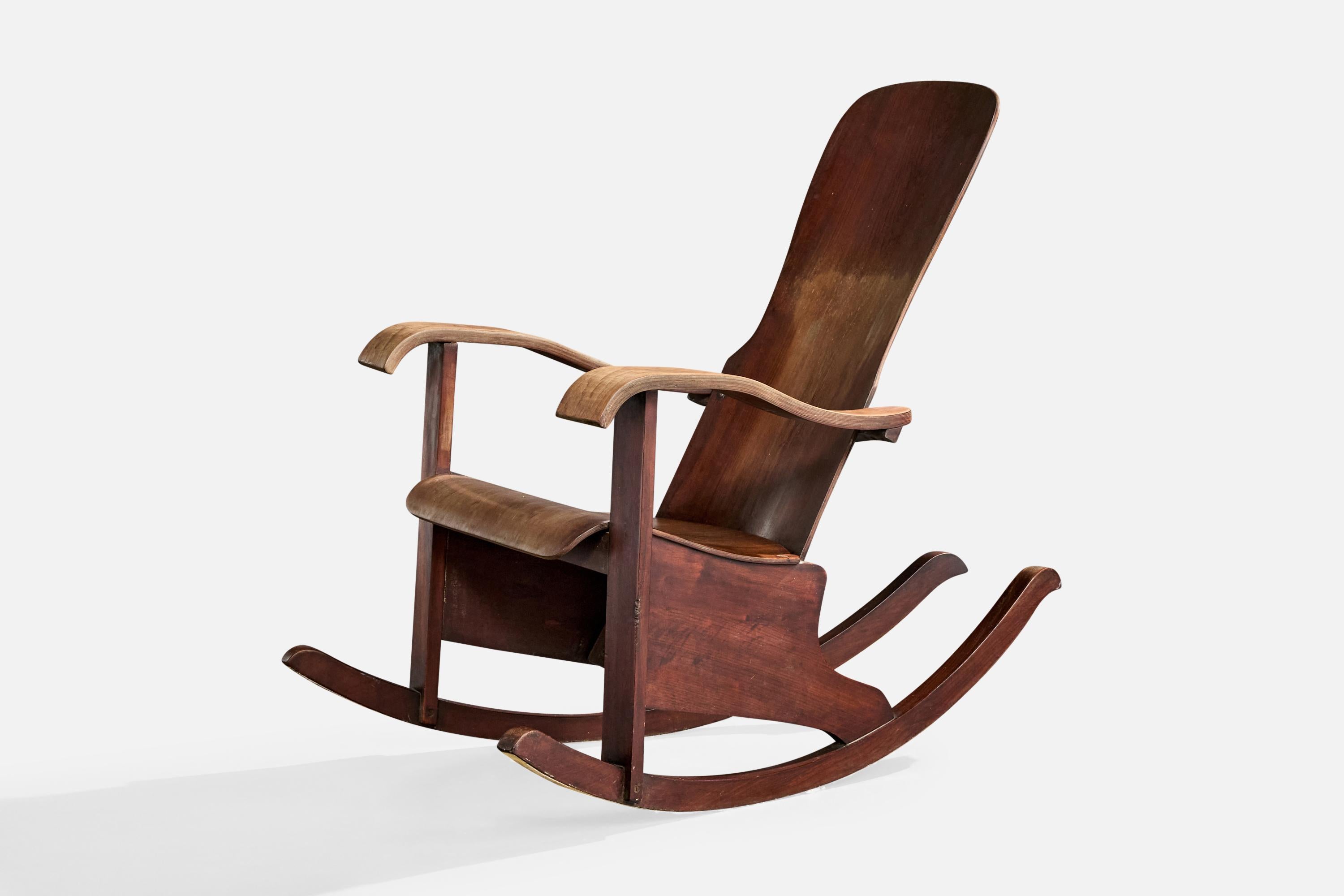 Sedia a dondolo in legno prodotta da Móveis Cimo, Brasile, anni '50 circa.

Dimensioni complessive (pollici): 41.75 