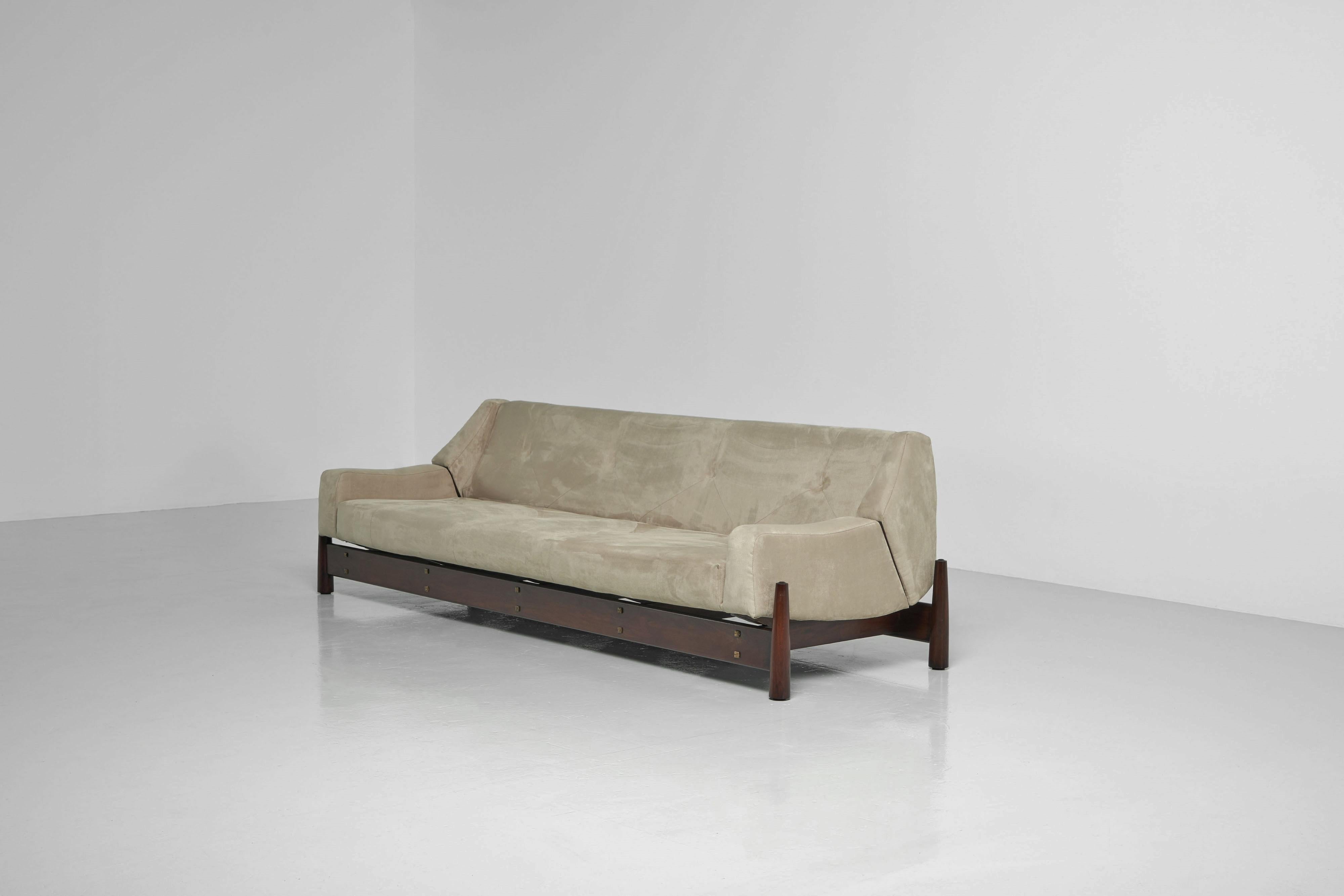 Mid-Century Modern Moveis Cimo sculptural sofa Brazil 1960 For Sale