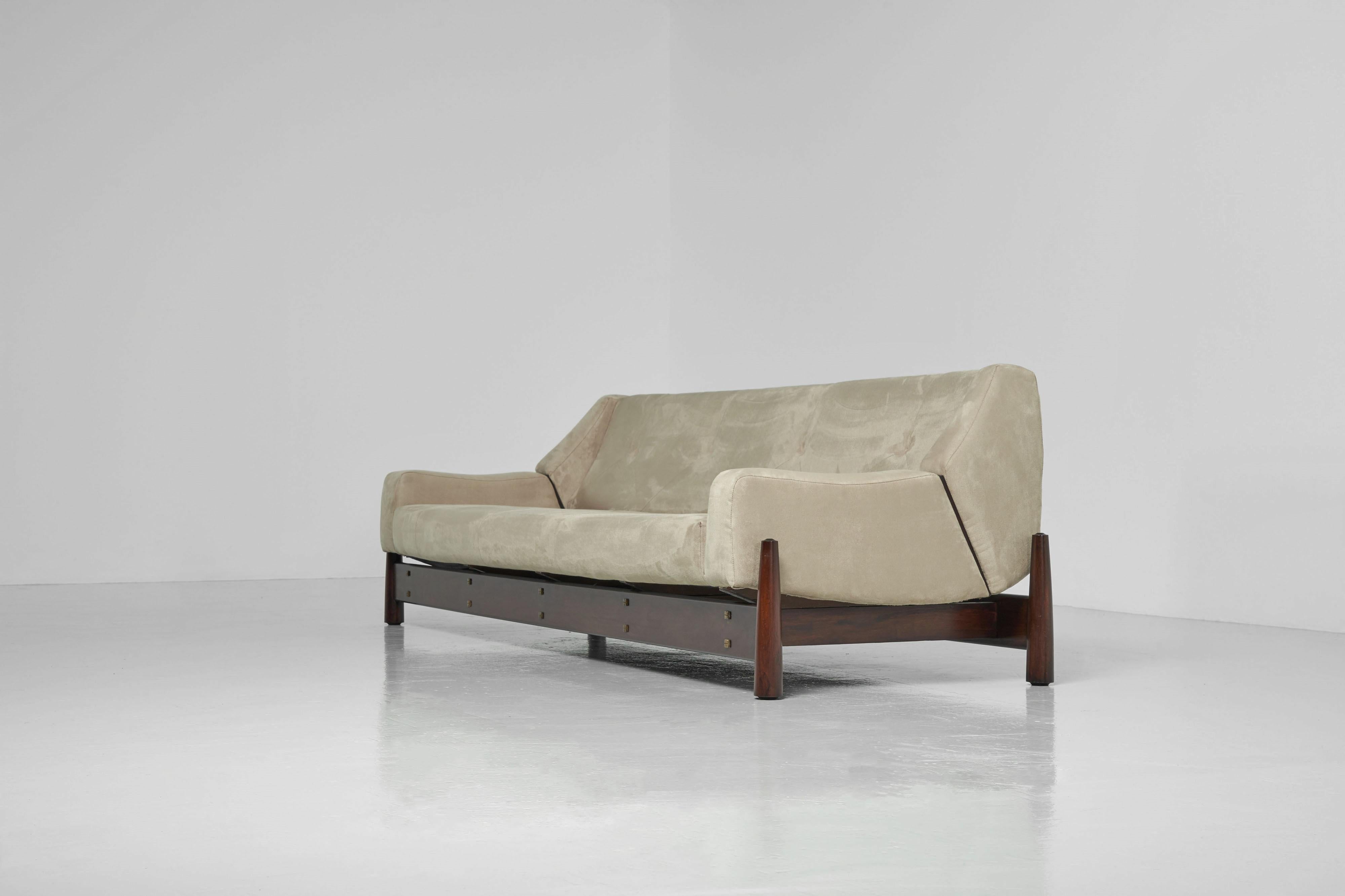Mid-20th Century Moveis Cimo sculptural sofa Brazil 1960 For Sale