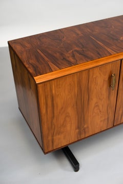 Moveis Cimo. Sideboard, c. 1950. Veneer in Caviuna and Pau Marfim