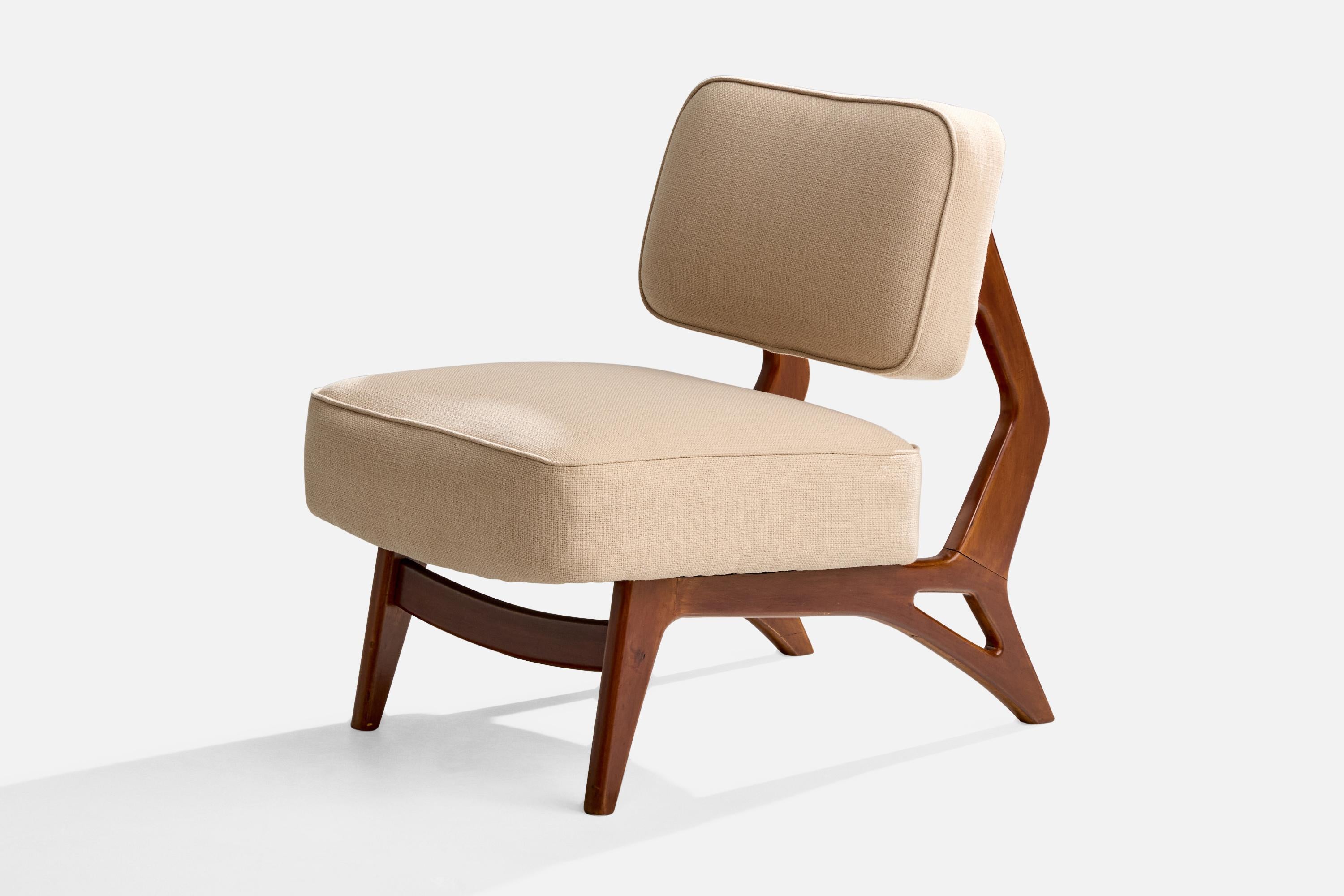 A wood and cream-white fabric slipper lounge chairs designed and produced by Móveis Cimo, Brazil, c. 1960s.

Overall Dimensions (inches): 30.5
