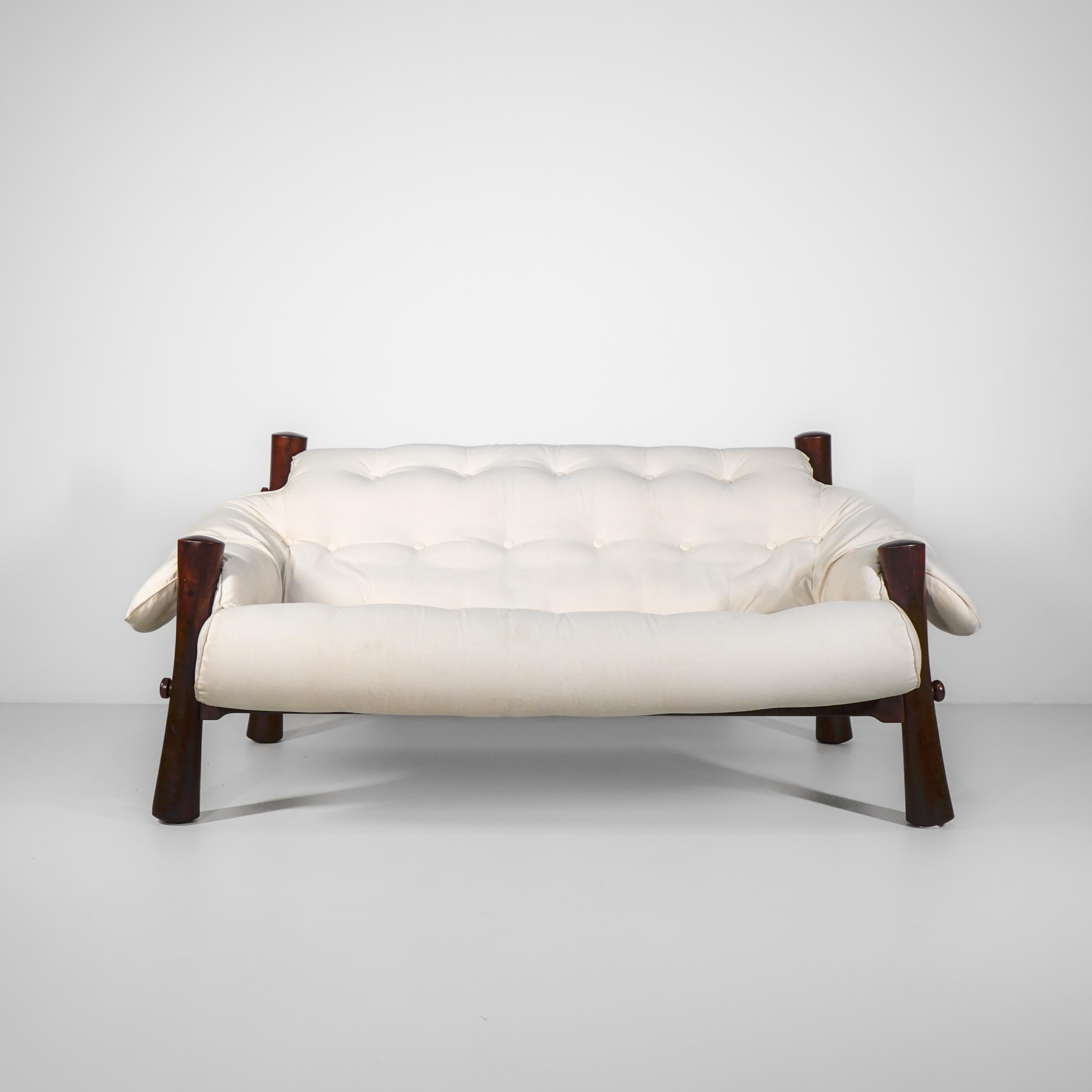 Mid-Century Modern Canapé deux places 'Móveis Cimo' en bois massif d'Imbuia. Brésil 1960 en vente