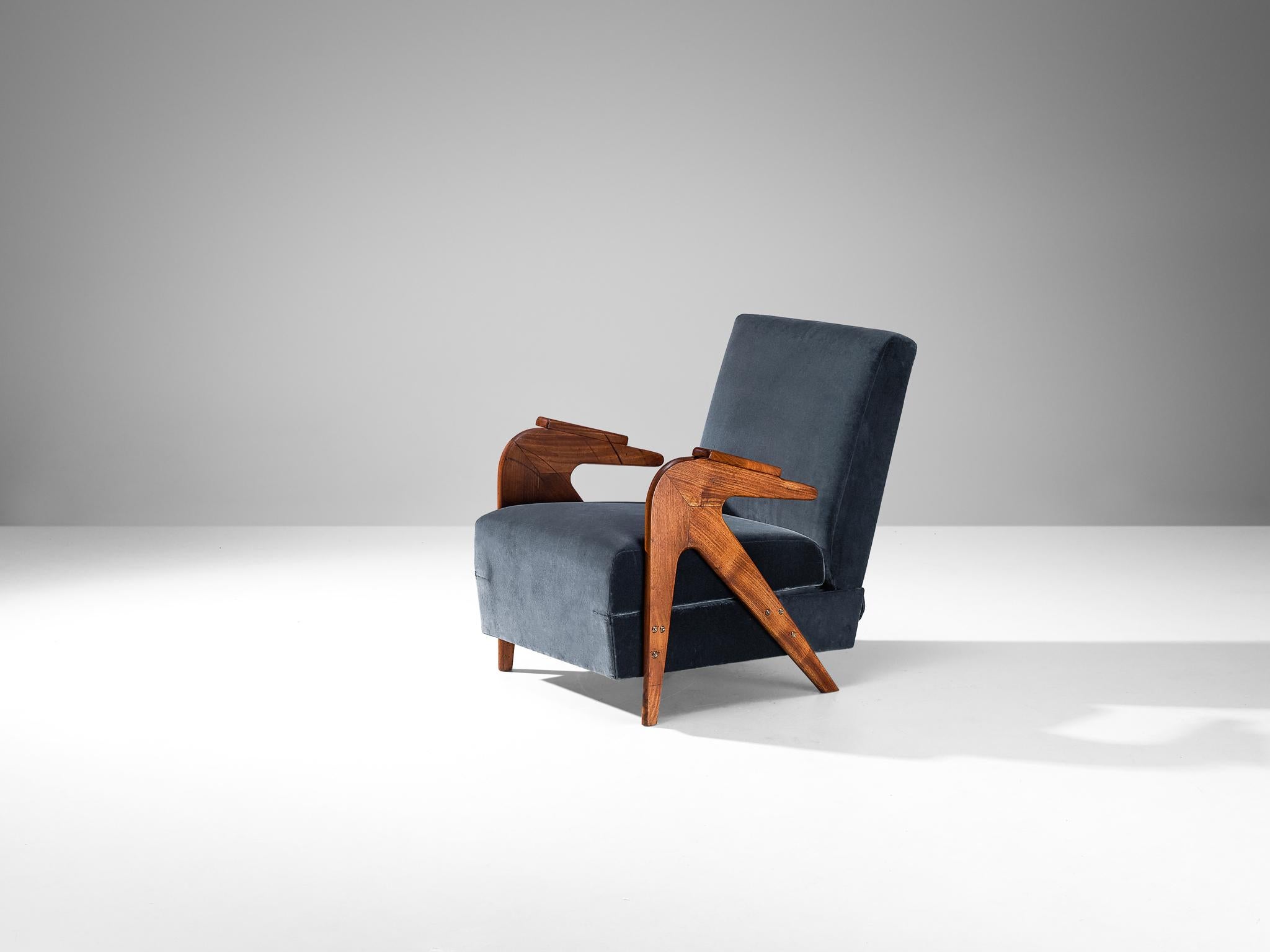 Móveis Drago ‘Novelty’ Armchair in Blue Velvet and Brazilian Hardwood For Sale 3