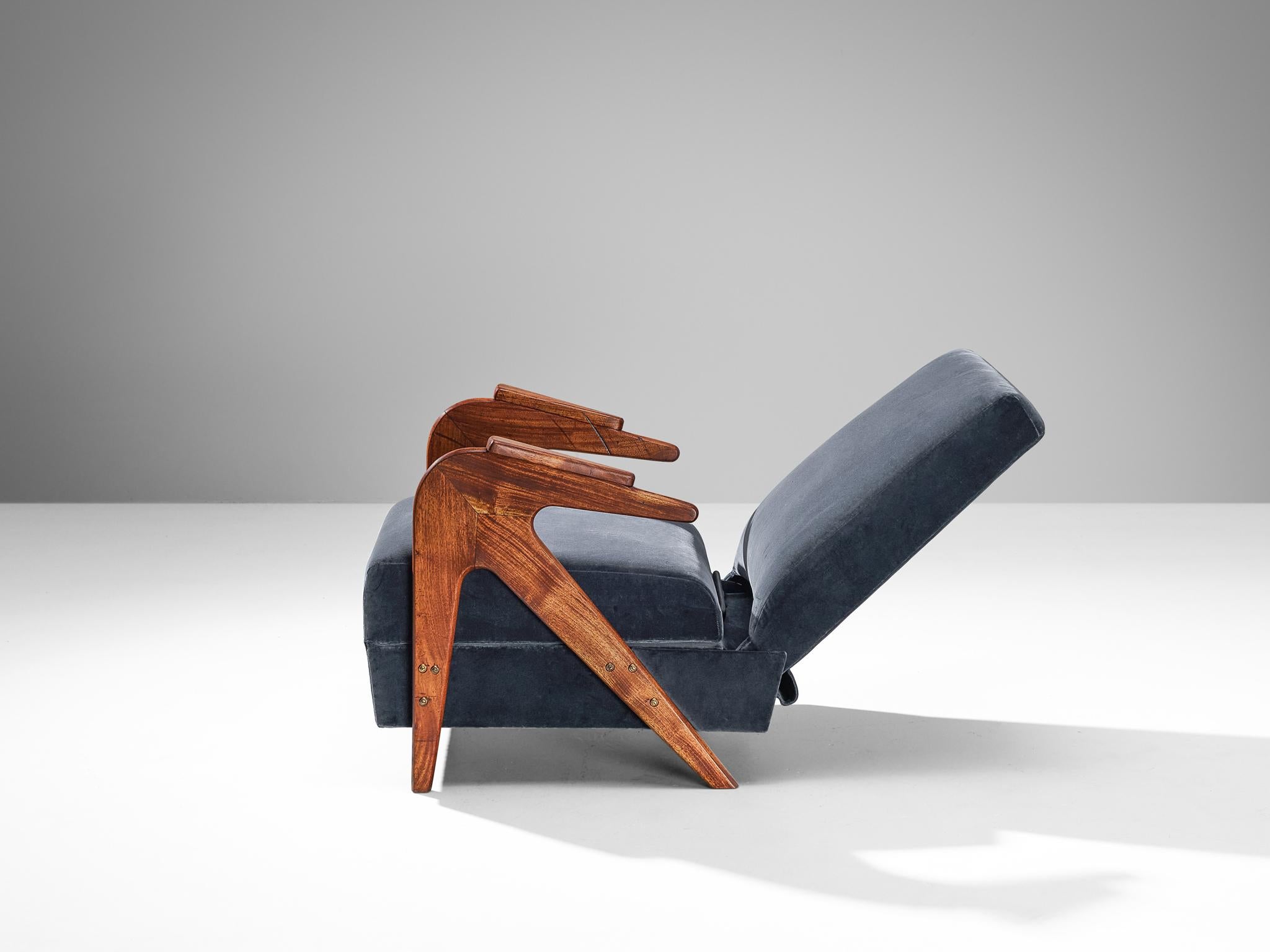 Móveis Drago ‘Novelty’ Armchair in Blue Velvet and Brazilian Hardwood  For Sale 7