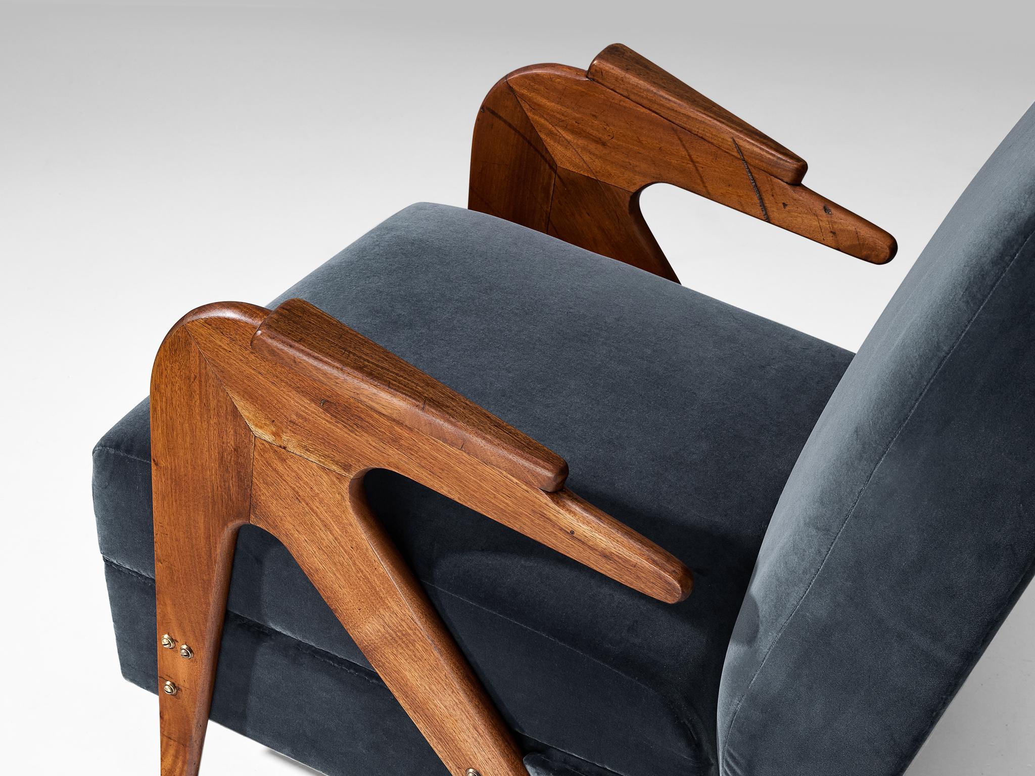 Mid-Century Modern Móveis Drago ‘Novelty’ Armchair in Blue Velvet and Brazilian Hardwood  For Sale