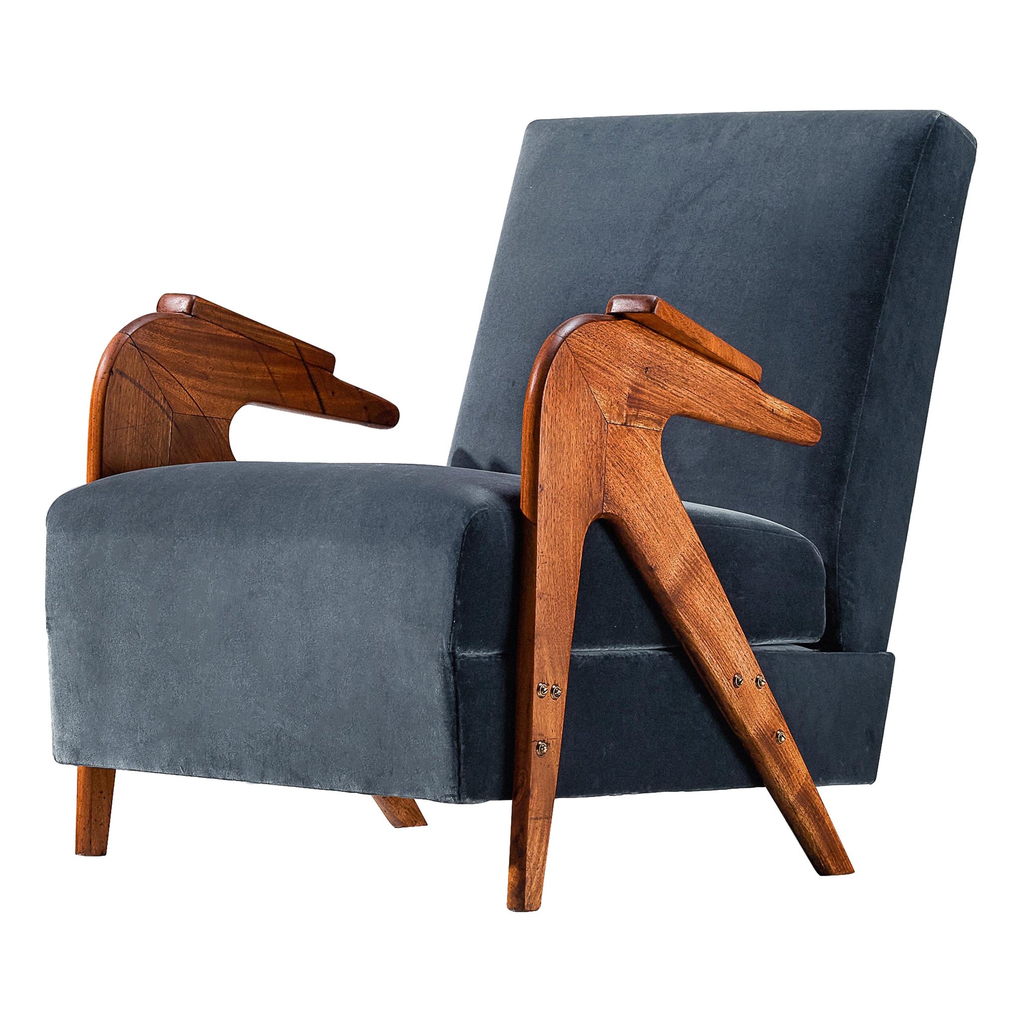 Poltrona Móveis Drago 
Novelty
 in velluto blu e legno duro brasiliano in vendita