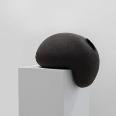 Movement Phase 2 Skulptur aus schwarzem Vulcan-Steinzeug von Catalin Filip