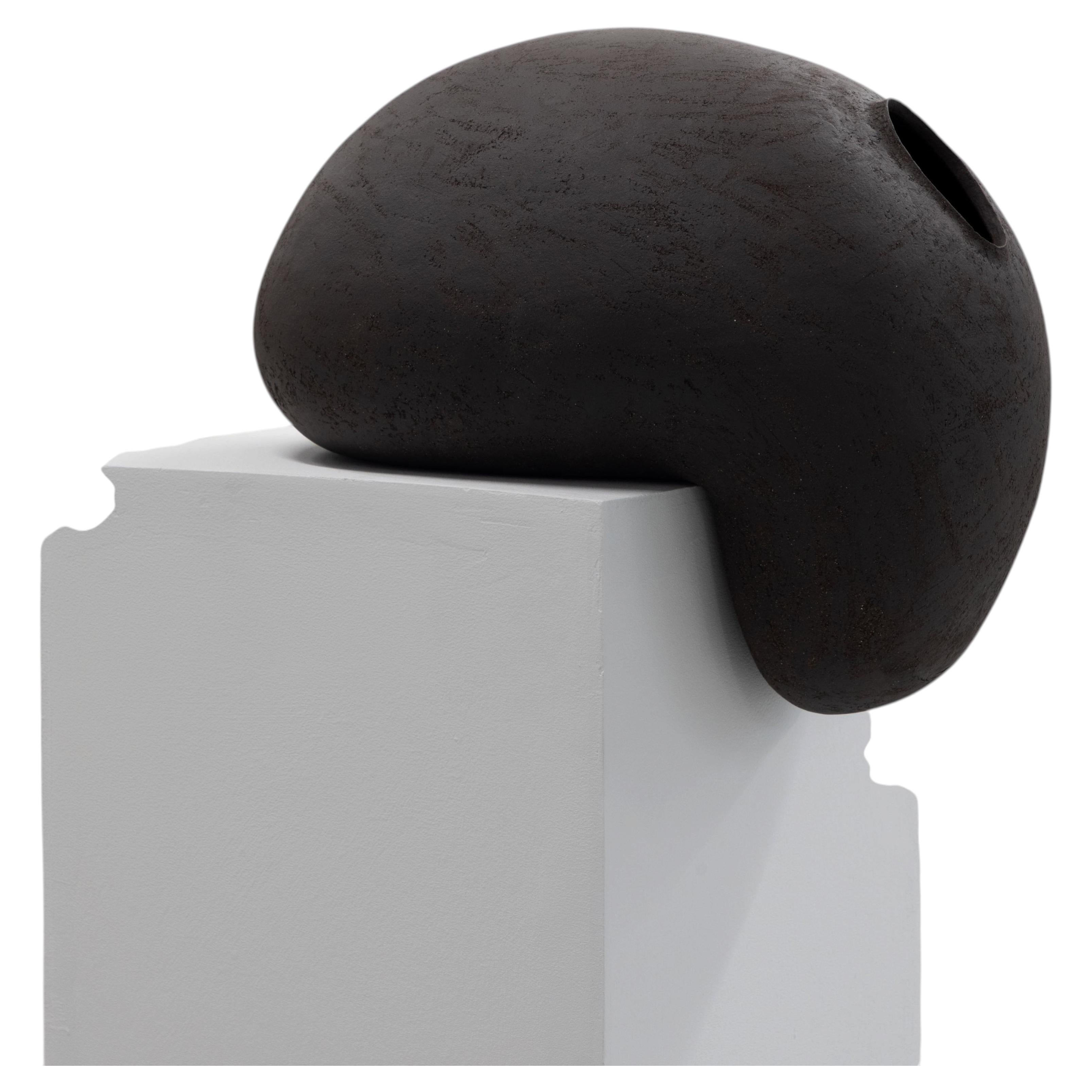 Scultura Movement Phase 2 in gres vulcanico nero di Catalin Filip in vendita