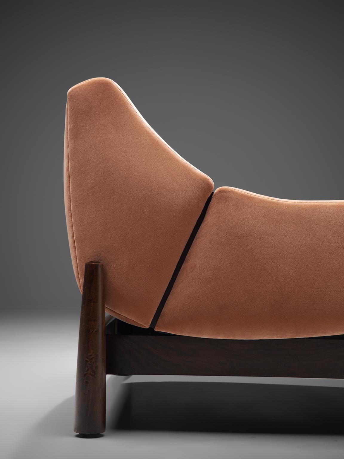 Móveis Cimo Pair of Sculptural Lounge Chairs In Excellent Condition In Waalwijk, NL
