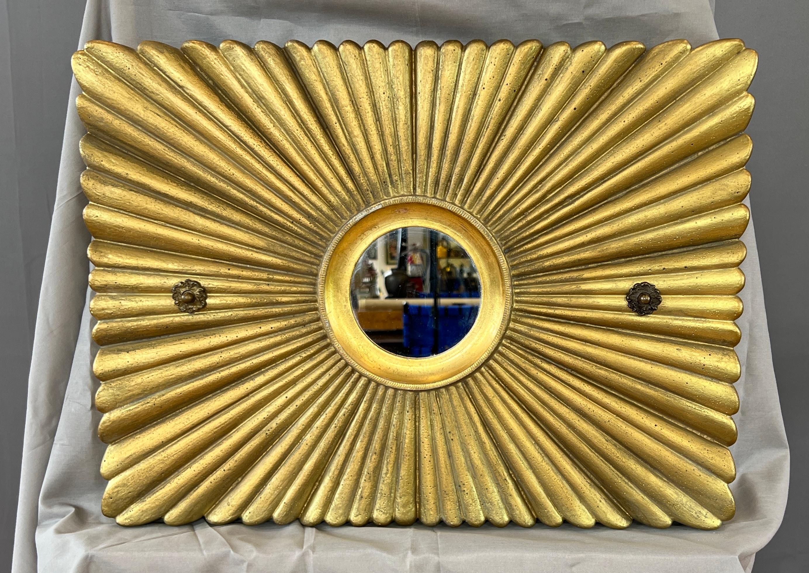 Hollywood Filmtheater, goldfarben bemalter Gips-Sonnenschliff-Spiegeldekor, um 1920 (Art déco) im Angebot