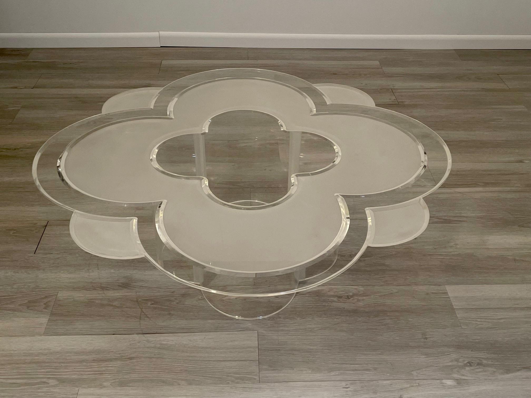 Moviestar Glamorous Lucite Mid-Century Modern Camelia Coffee Table In Good Condition For Sale In Hopewell, NJ