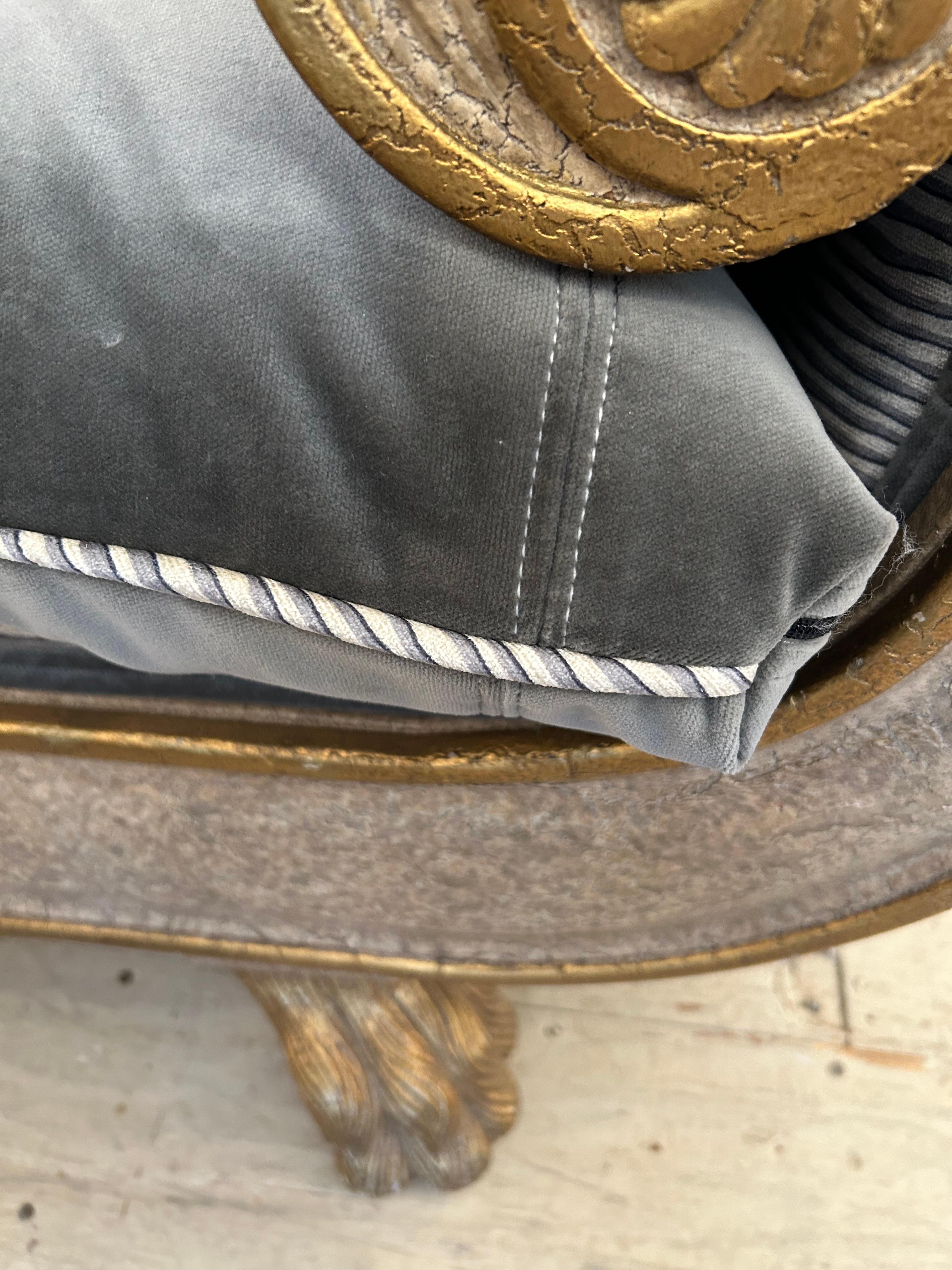 Moviestar Sumptuous Tufted Velvet Gilded Neoclassical Style Chaise Longue For Sale 4