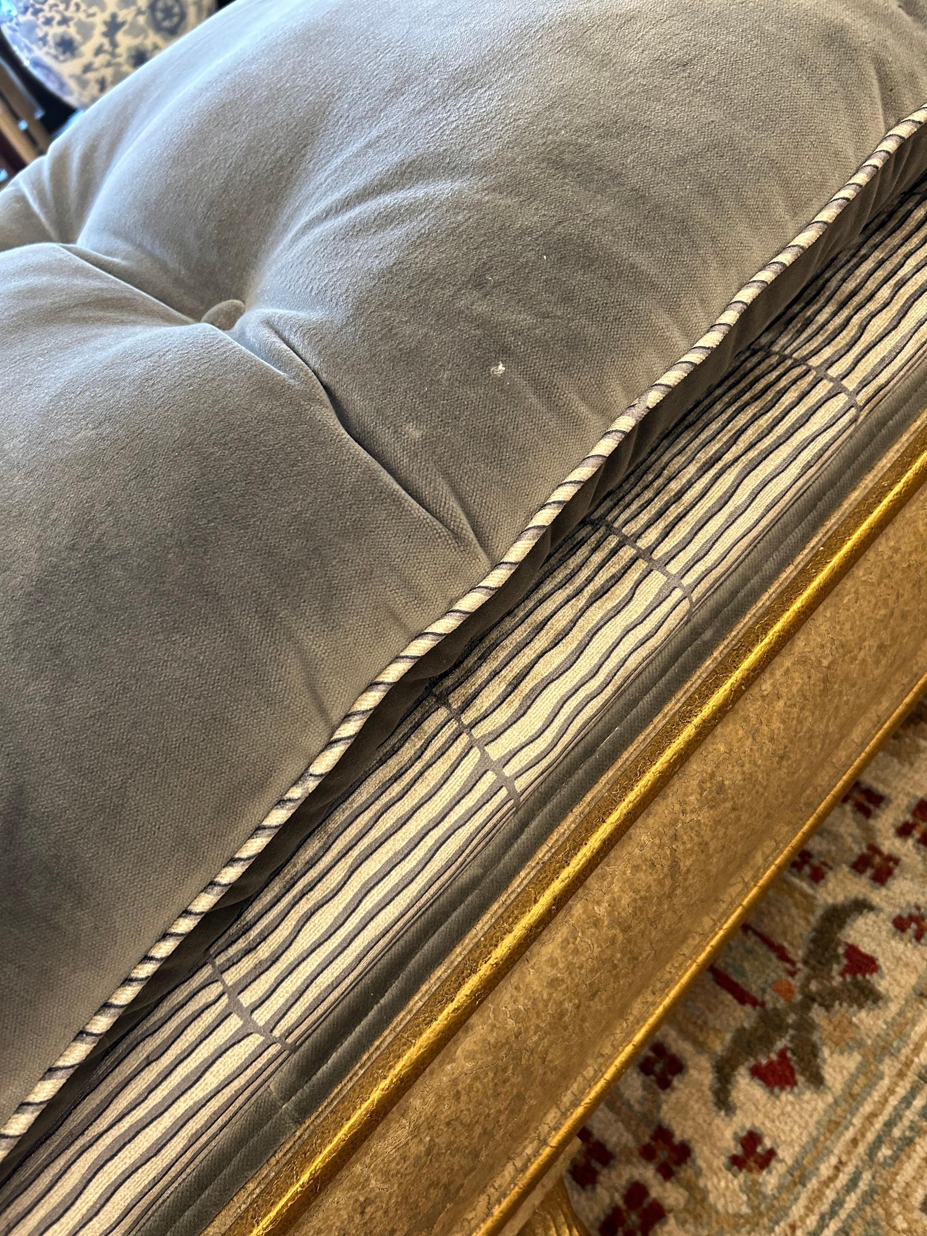 Moviestar Sumptuous Tufted Velvet Gilded Neoclassical Style Chaise Longue For Sale 5