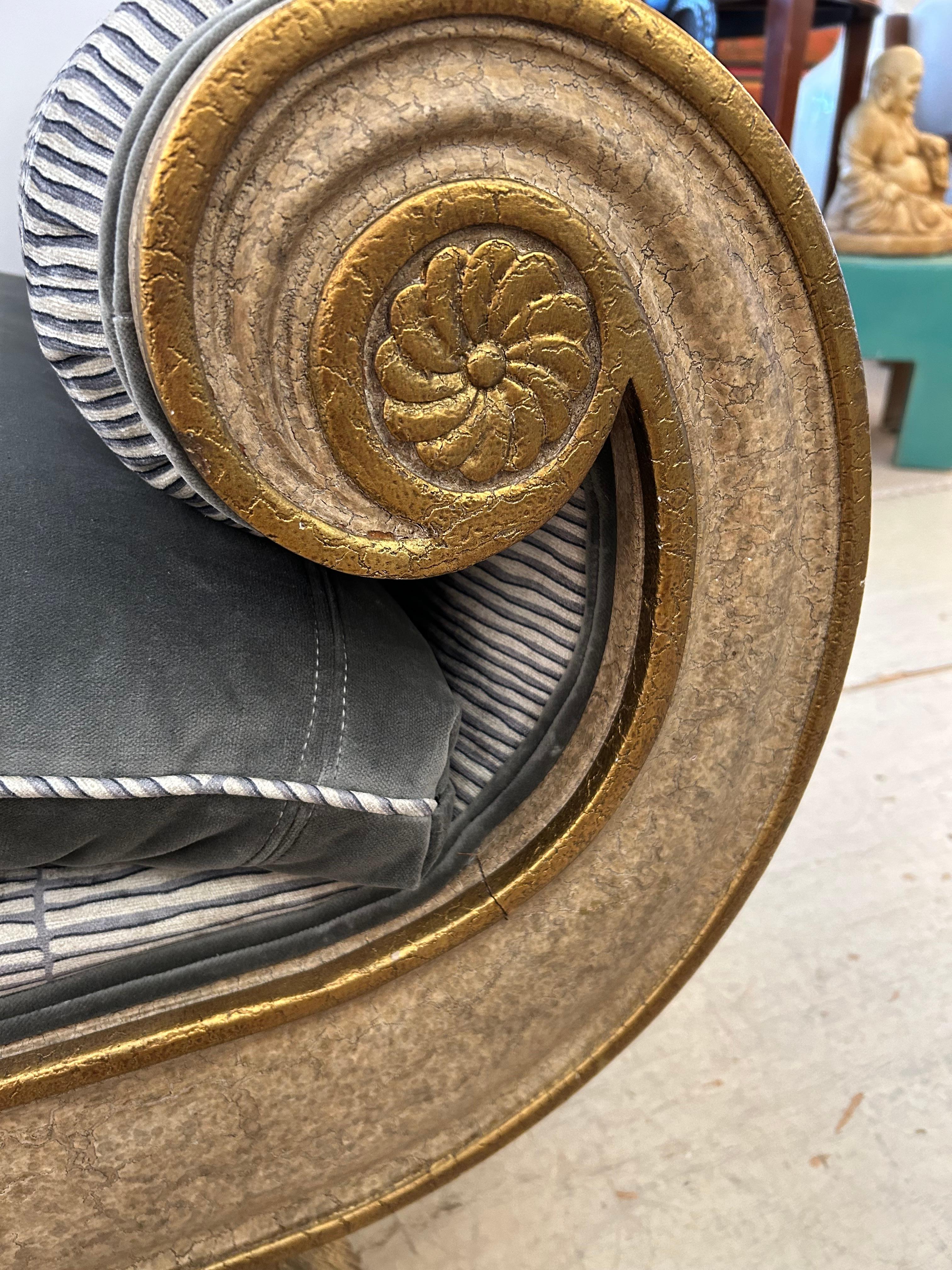 Moviestar Sumptuous Tufted Velvet Gilded Neoclassical Style Chaise Longue In Good Condition For Sale In Hopewell, NJ