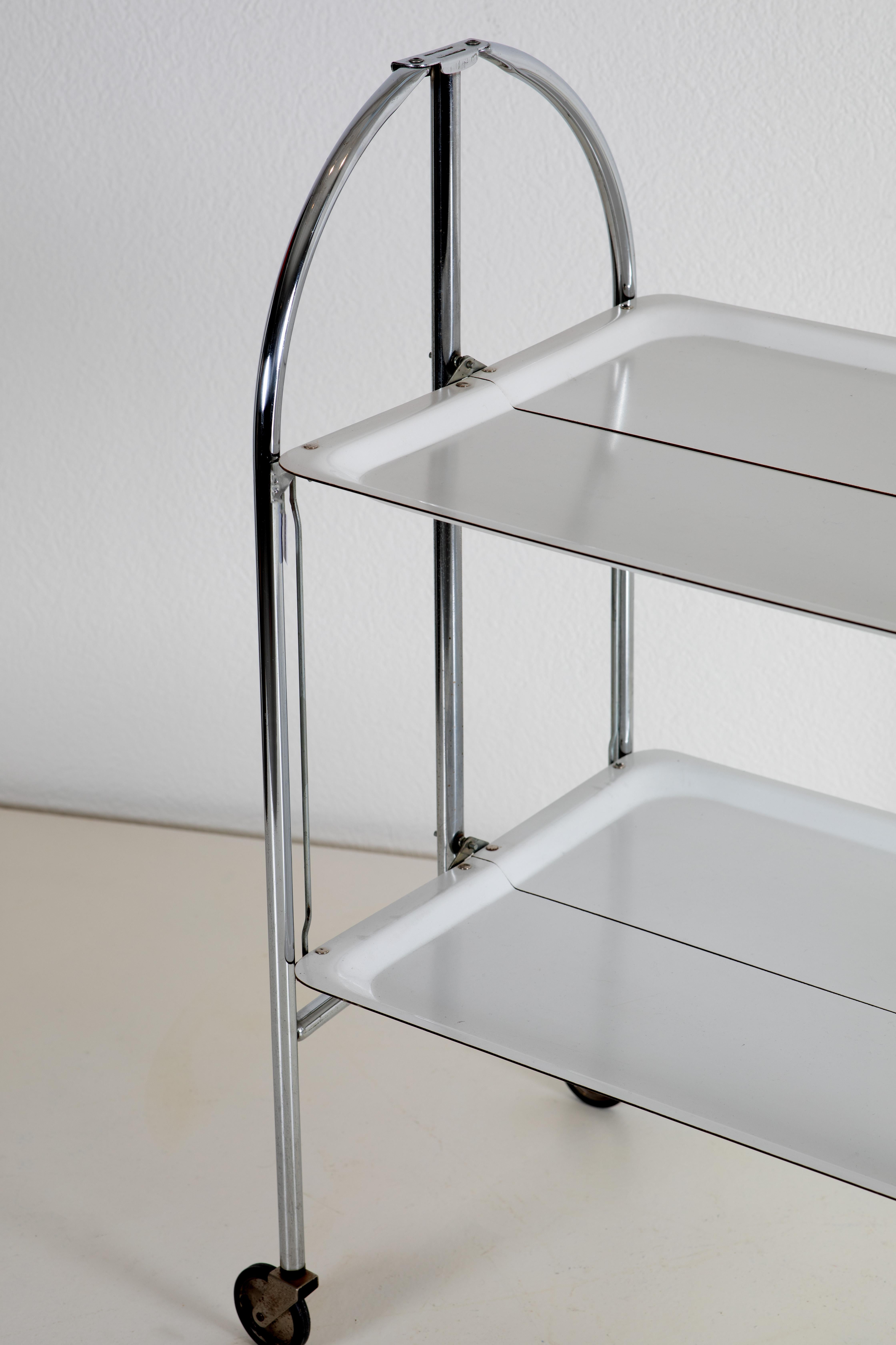 Mid-Century Modern Plateau mobile en vente