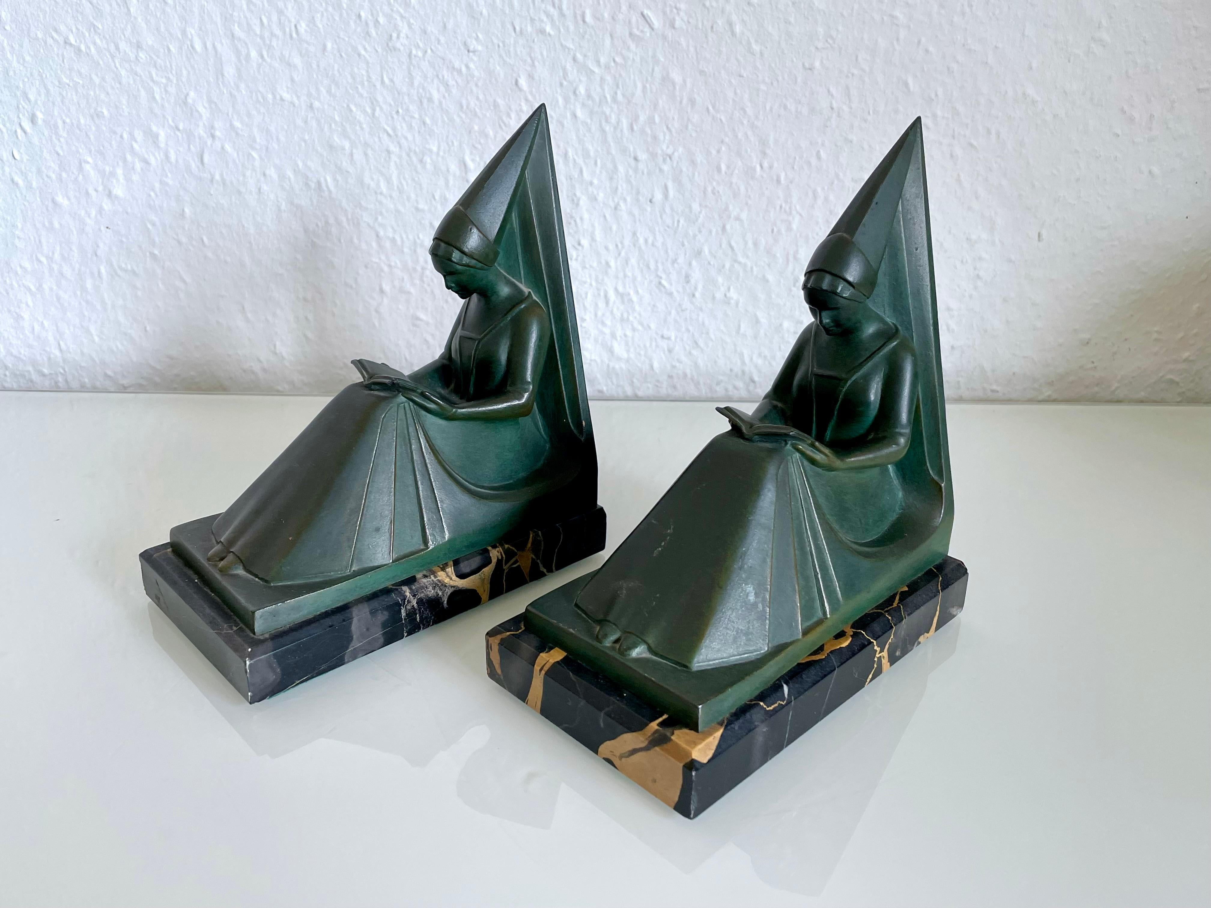Spelter Moyen Age Original Max Le Verrier 1920s French Art Deco Bookends Reading Ladies For Sale