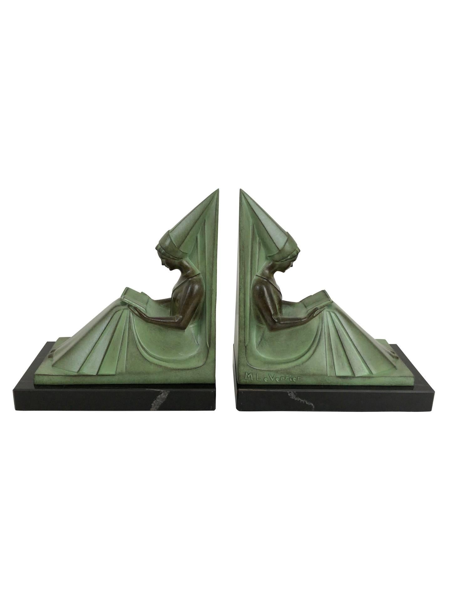“Moyen Age”
Original “Max Le Verrier”, signed
Designed in France during the roaring 1920s by “Max Le Verrier” (1891-1973)
Art Deco style, France.

Reading ladies
Bookends made in “Régule” (spelter)
Socle in black marble (could have a