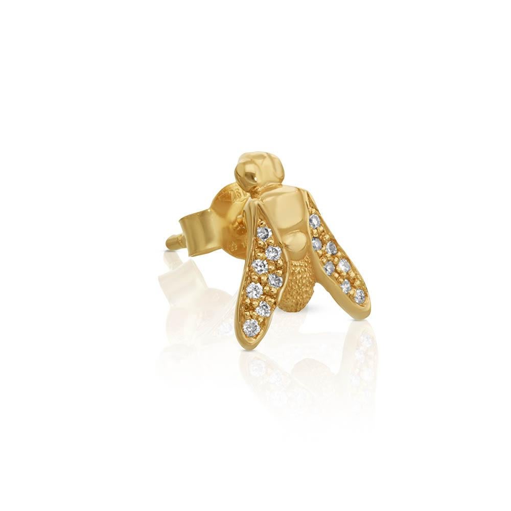 Dazzling yet refined, this 18k yellow gold fly earring is detailed with demi pavé diamonds that shimmer delicately on your ear. Part of the Luxury to Wear concept, it offers the perfect combination of luxury and ease, seamlessly adapting to both