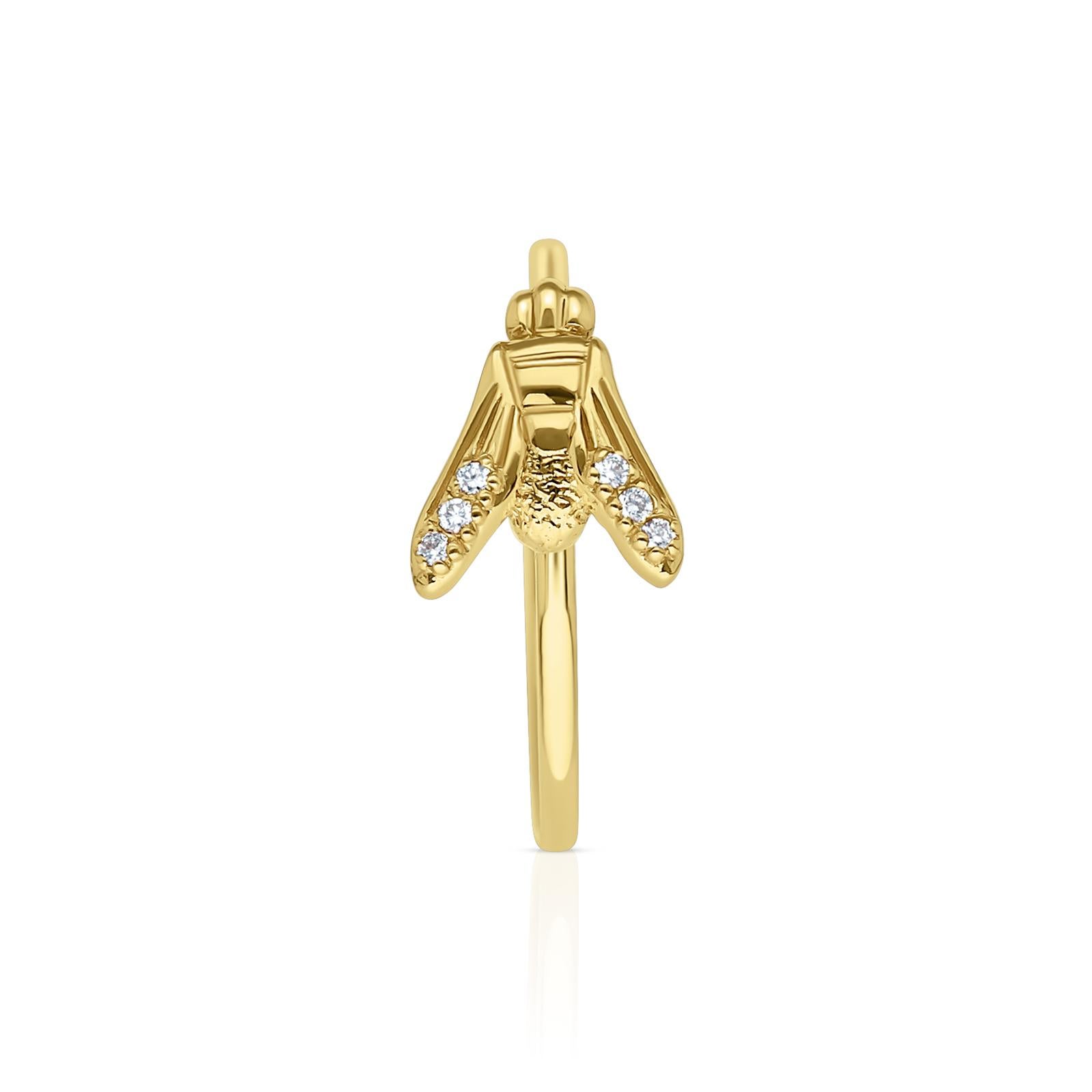 18K Yellow Gold (Au 750),  H/VS Diamonds, 0.02 ct - Essential midi FLY Ring

Reference: FL2W-RS1YG/F3DYGDPWM
Collection: Essential
Type of jewelry: Ring
Metal: 18K Yellow Gold (Au 750)
Stones: Diamonds H/VS quality
Total diamond weight: 0.02