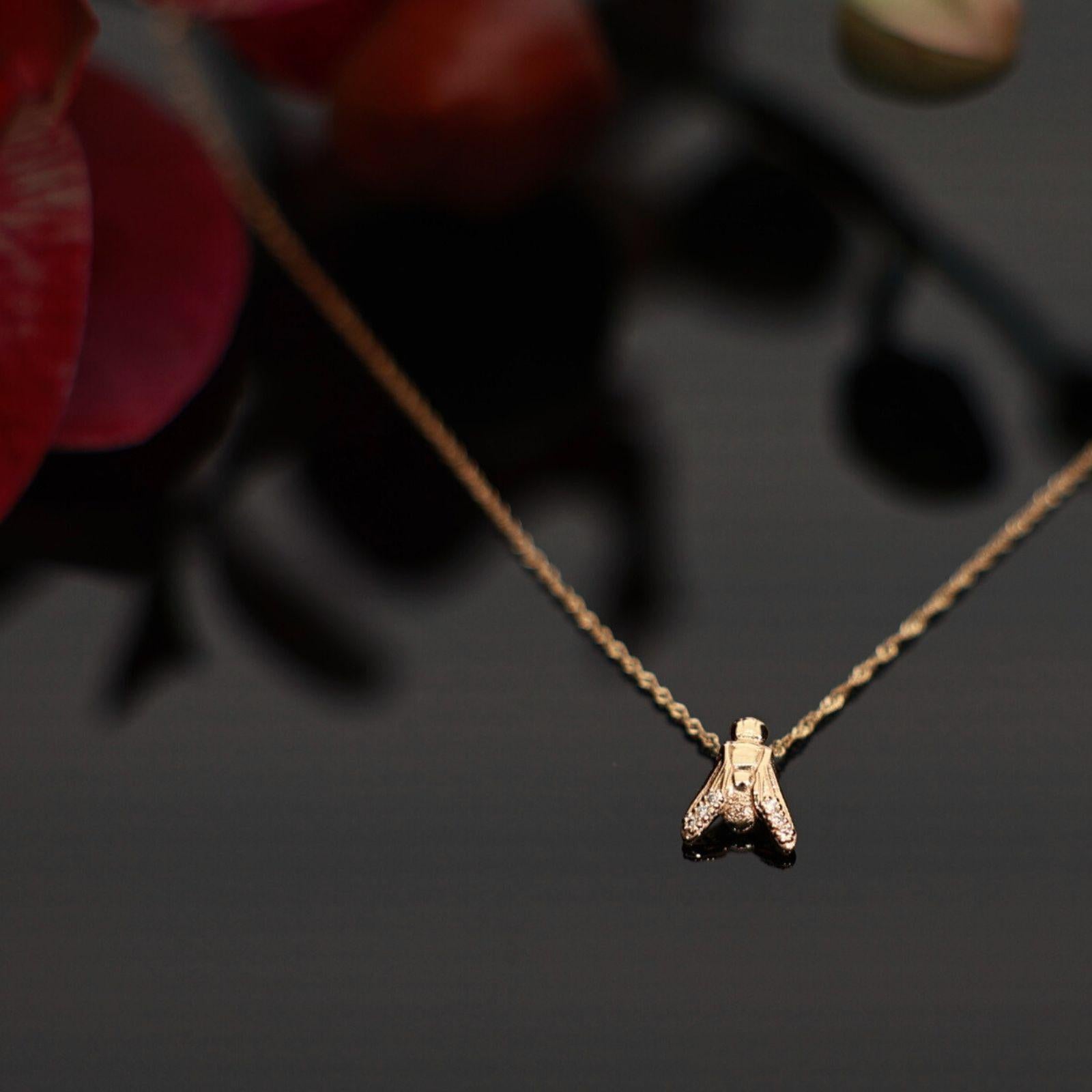 Contemporary midi FLY Essential Necklace in 18K Yellow Gold with Half Pavé Diamonds For Sale