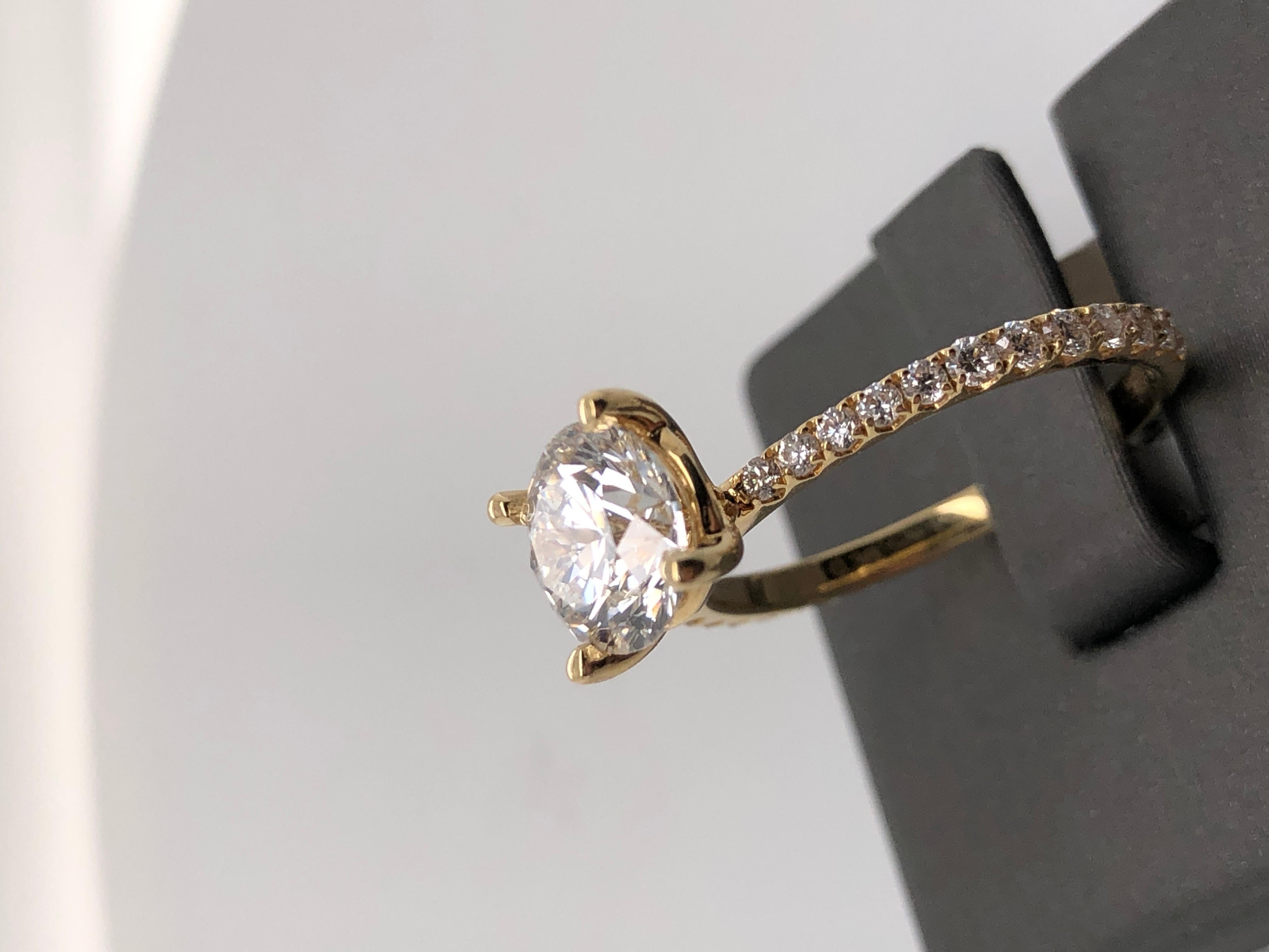 Moyer Collection 18K Yellow Gold 1.60ct Round Brilliant Cut Engagement Ring In New Condition For Sale In Carmel, IN