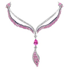 Halskette aus Mosafarianischem Amethyst und Saphir mit Blumenmuster