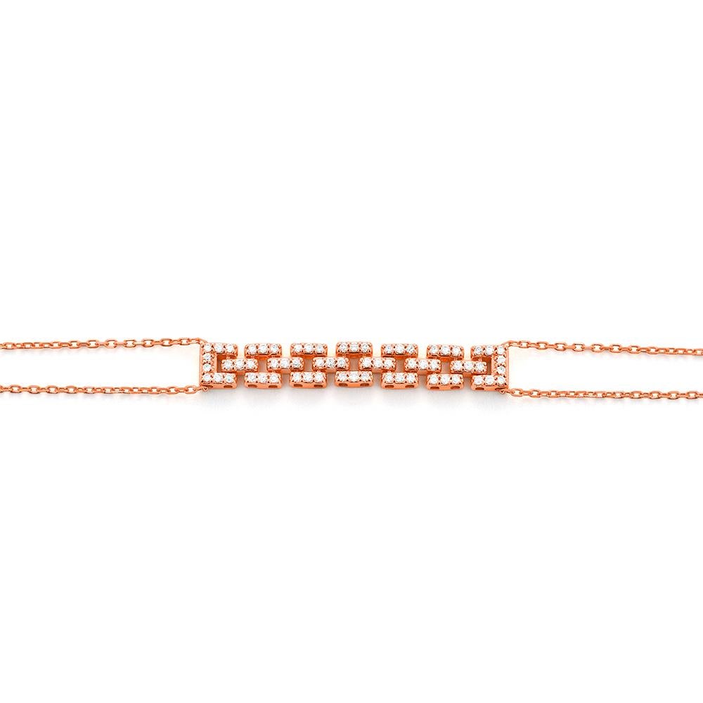 Un clásico moderno en oro rosa, esta pulsera de 18 ct presenta diamantes redondos engastados en un estilizado motivo de cadena. Con su silueta de doble filamento y articulación limpia, ofrece el equilibrio justo de pulido y borde.

Peso del
