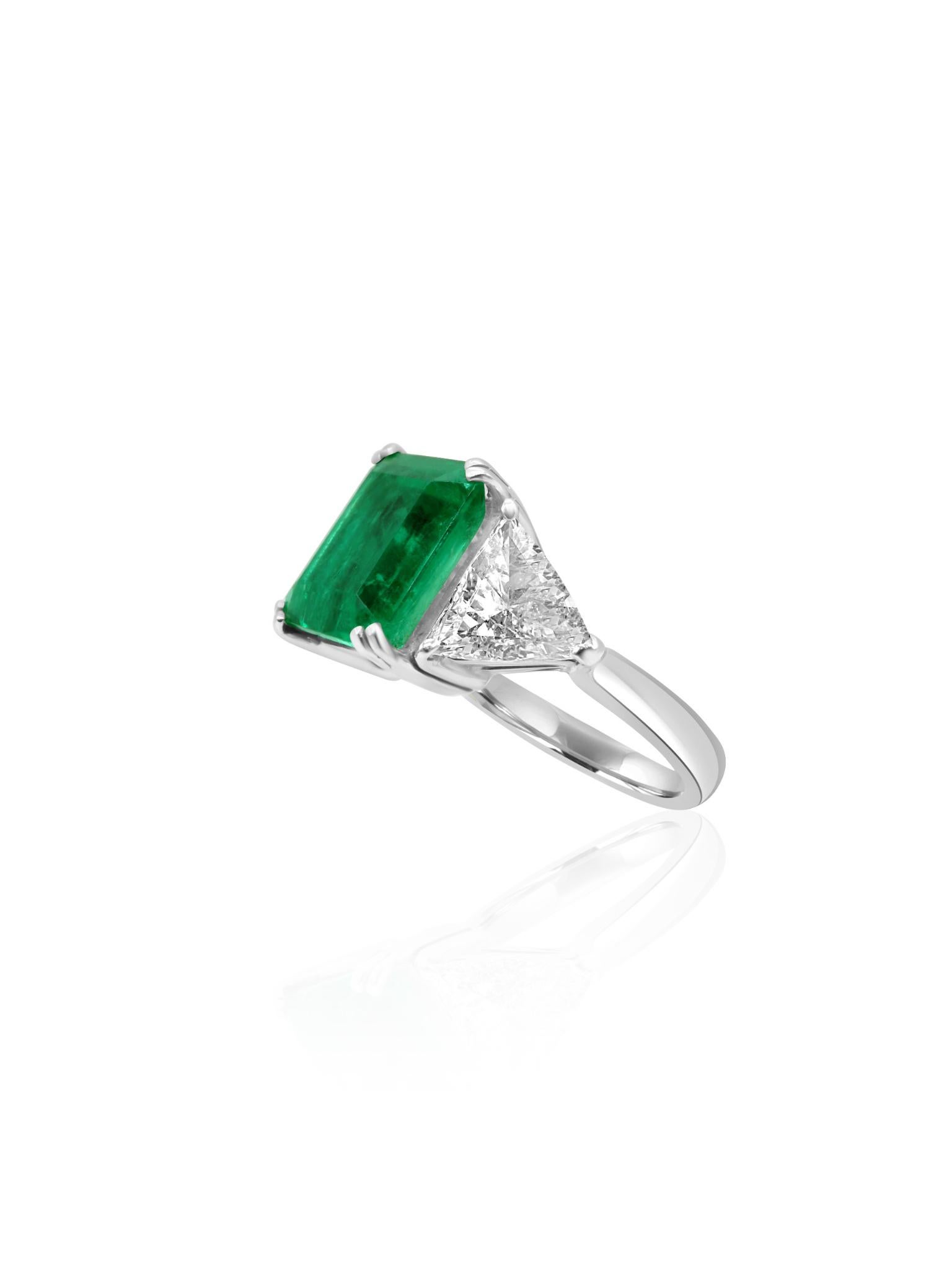 Anillo de Esmeralda Colombiana Mozafari y Diamante talla Trillón Artesano en venta
