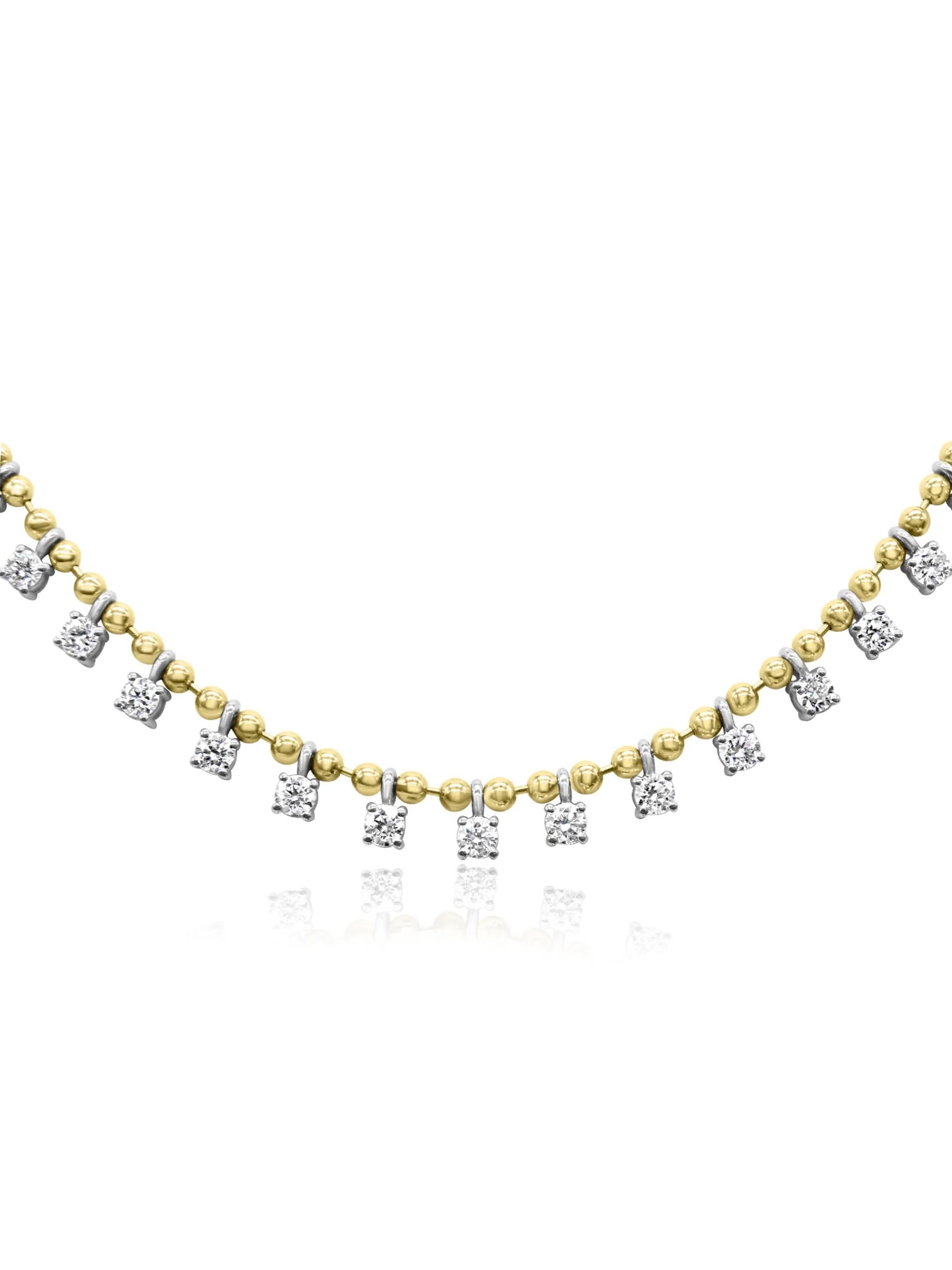 Questa affascinante collana in oro rosa 18 carati presenta gocce di diamante che catturano l'attenzione. La combinazione tra la catena di perline in oro rosa e le gocce di diamanti in oro bianco crea un contrasto straordinario che fa risaltare la