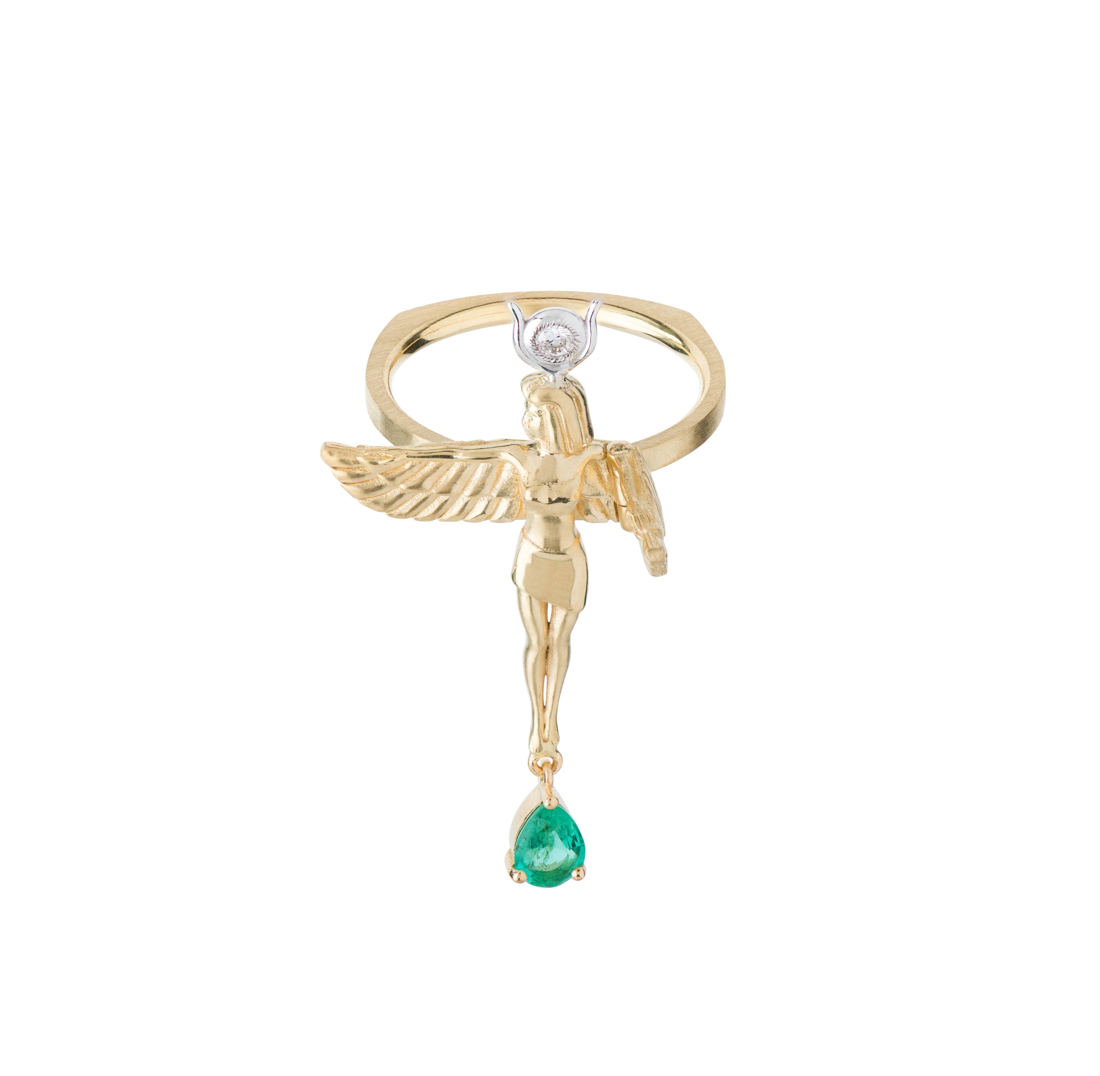 Frutto della collaborazione tra Mozafarian e Katarina Tarazi, l'anello Virgo onora Iside, la madre di tutte le divinità dell'Antico Egitto.

Questo grazioso pezzo presenta un diamante bianco da 0,04 carati e smeraldi da 0,45 carati, incastonati in
