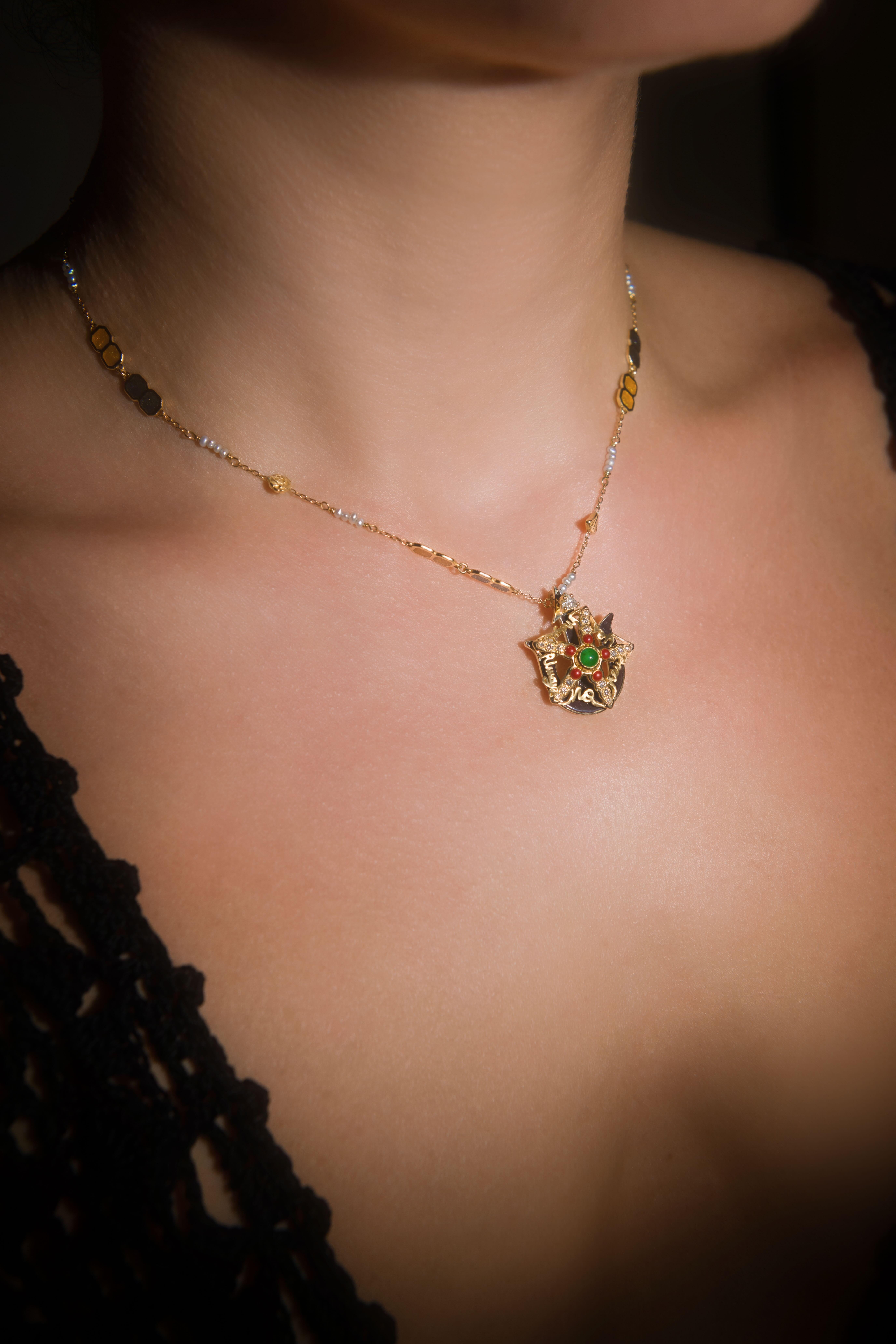 Artisan Chaîne Sautoir en or Mozafari avec perles Akoya Baroque en vente