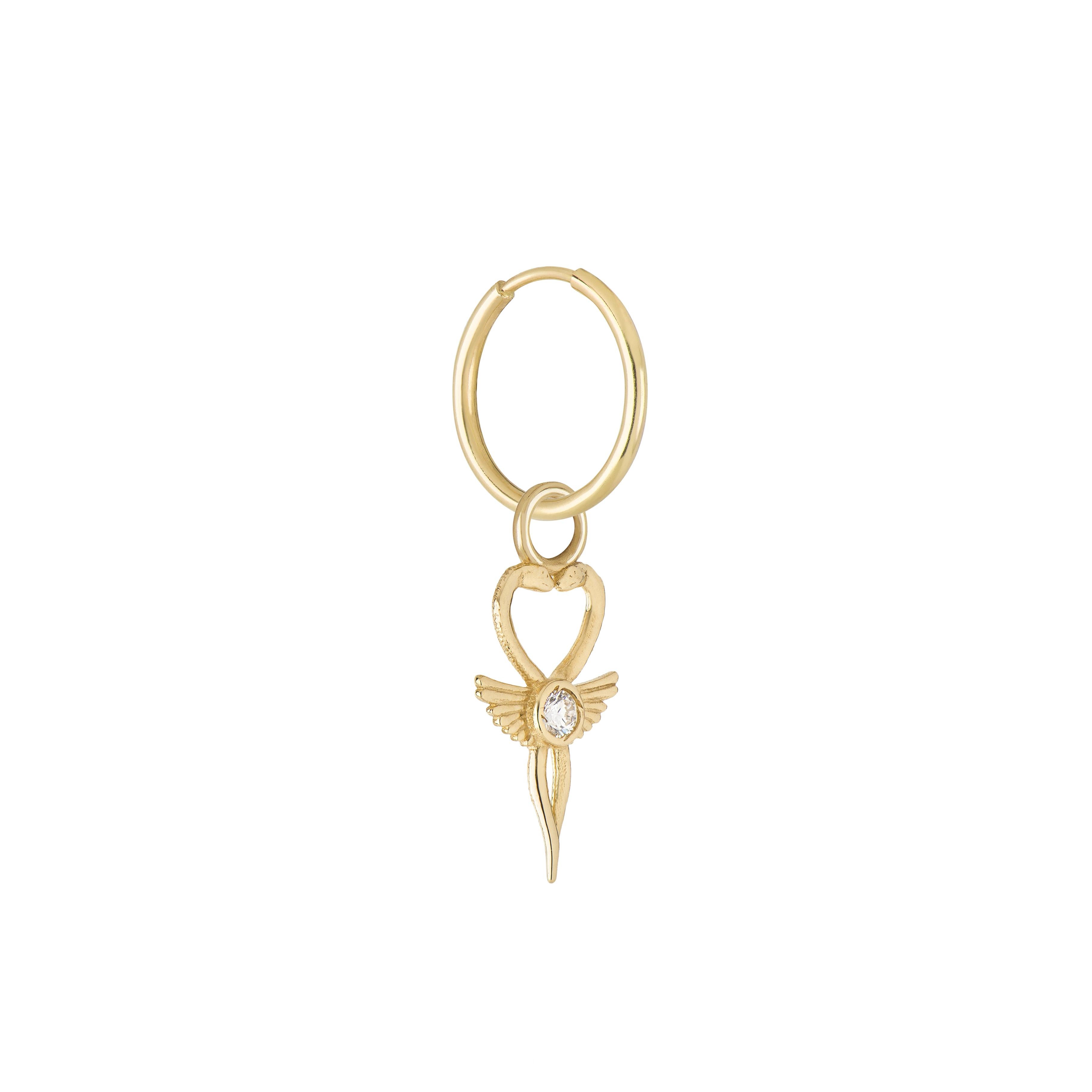 Frutto della collaborazione tra Mozafarian e Katarina Tarazi, l'Amuleto della Chiave della Vita incarna l'infinito nell'Antico Egitto.

Questo raffinato pezzo presenta un diamante bianco da 0,09 carati, incastonato in oro giallo 18 carati, con un