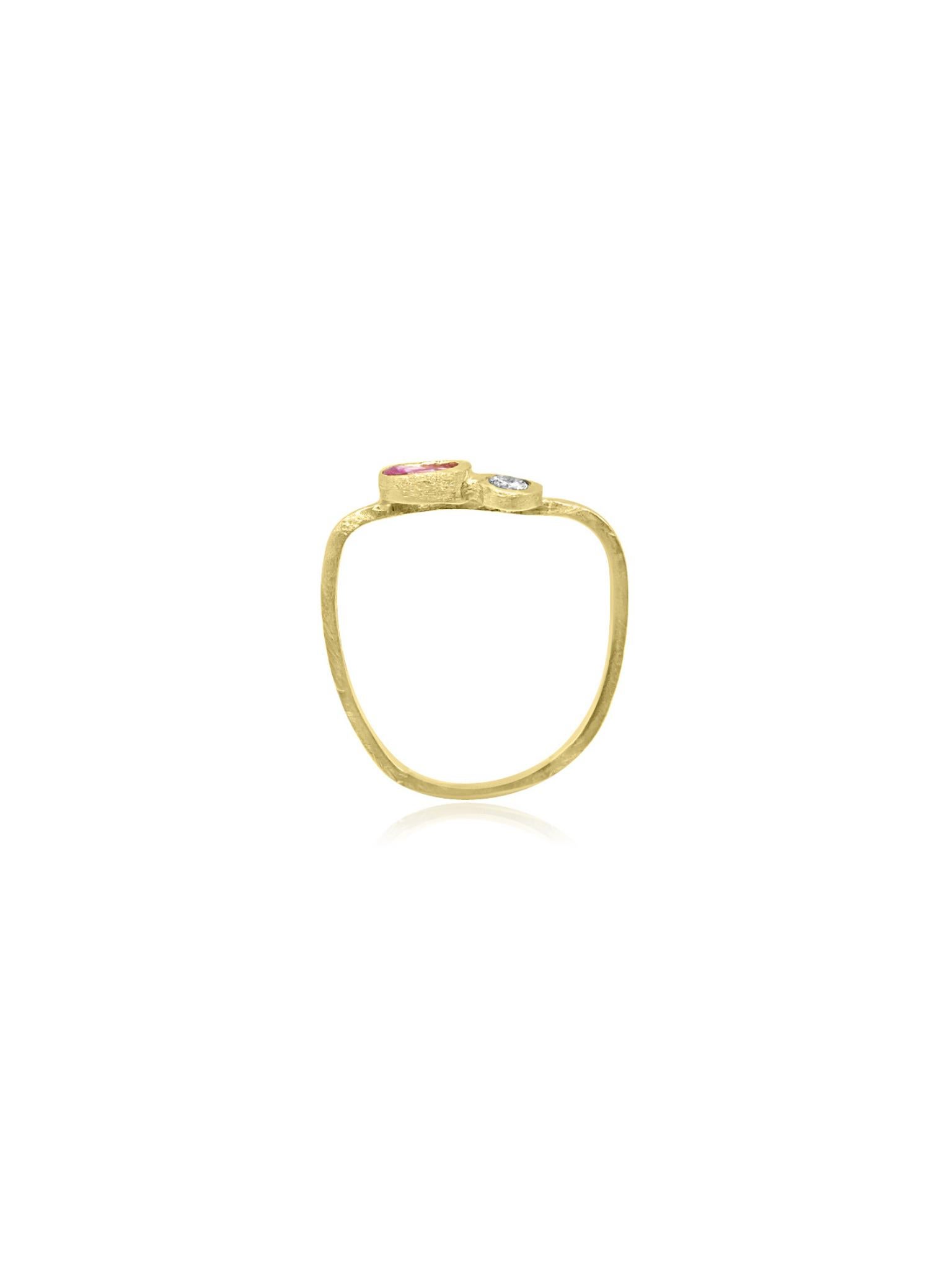 Taglio rotondo Anello Mozafarian con zaffiro rosa e diamanti in oro 18 carati in vendita