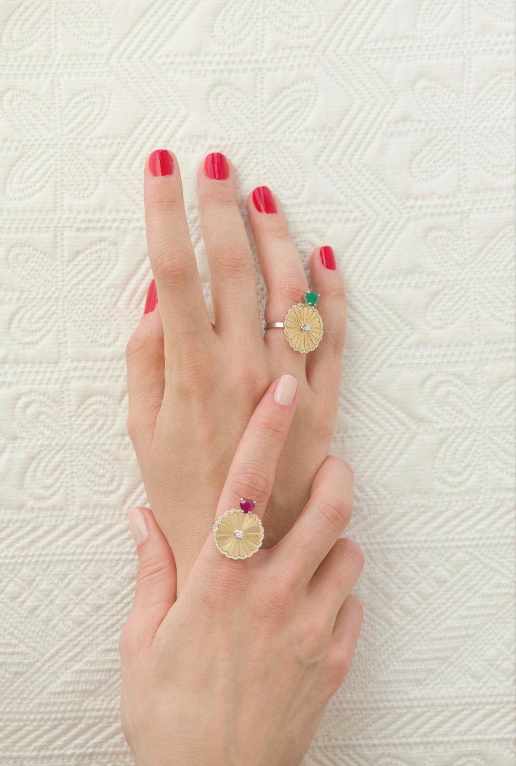 Mozafarian Spinning Marguerite Ring with Ruby Heart In New Condition For Sale In London, GB