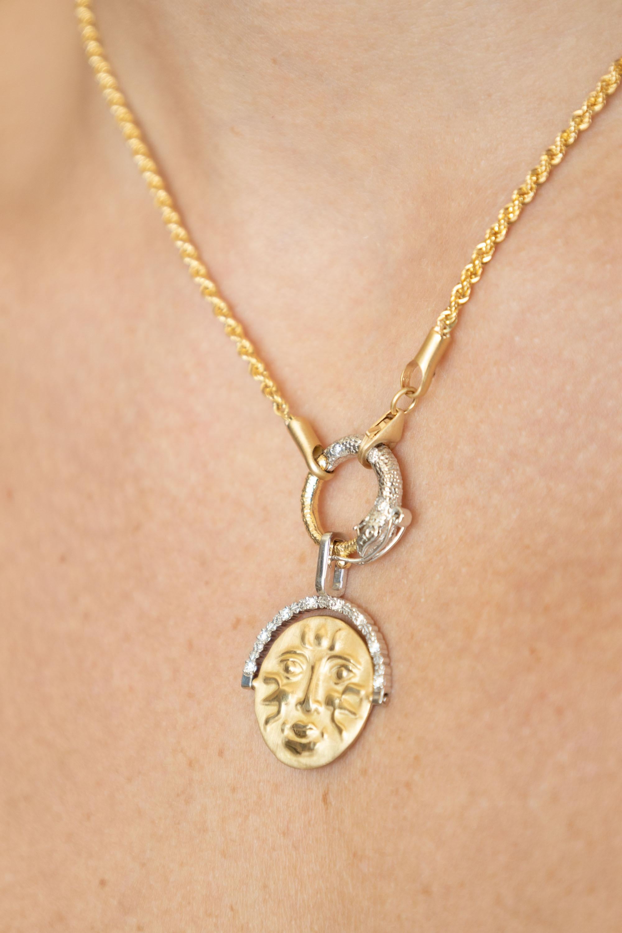 Pendentif en pièces de monnaie mozartiennes Soleil et Lune avec diamants en vente 2