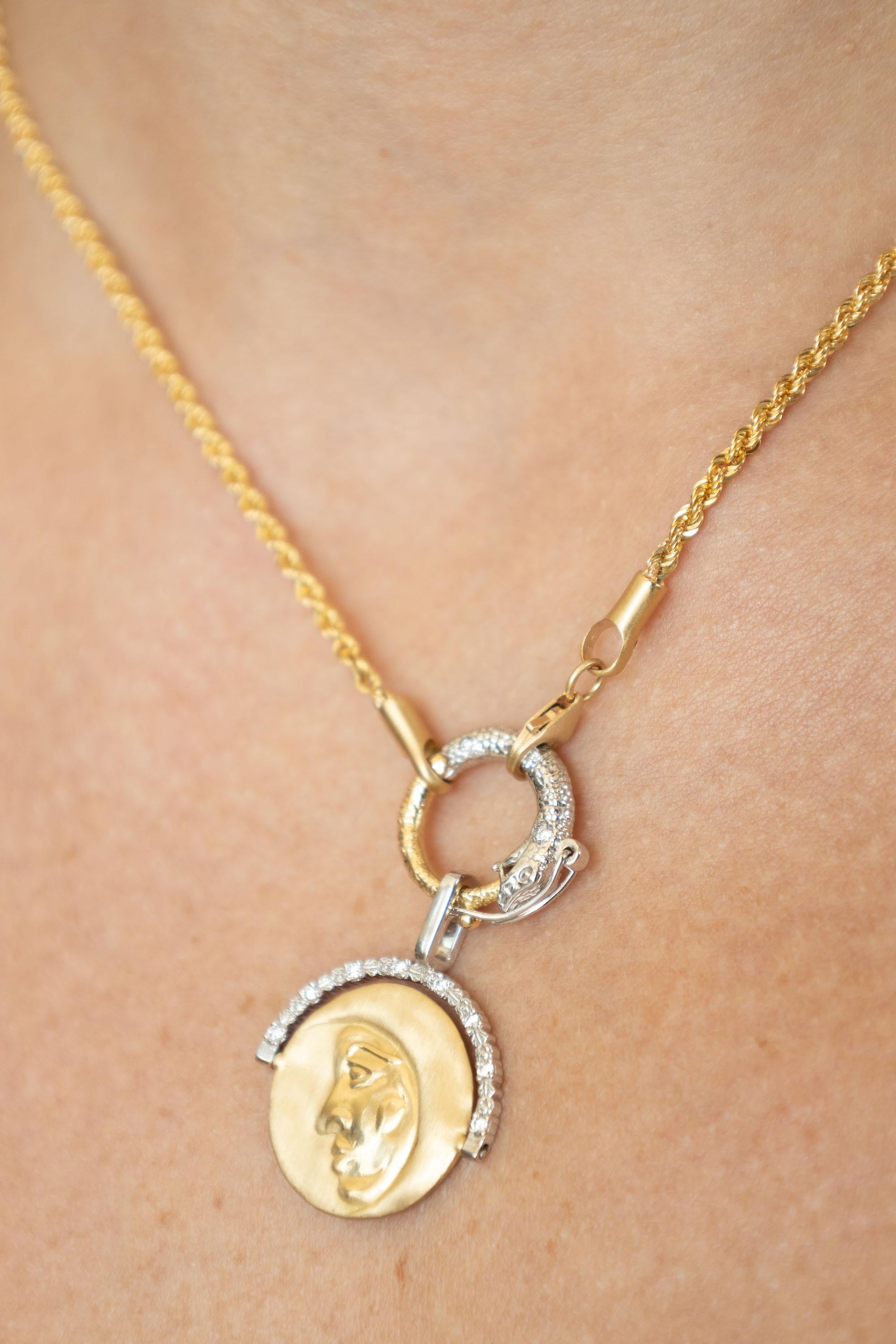 Pendentif en pièces de monnaie mozartiennes Soleil et Lune avec diamants en vente 3
