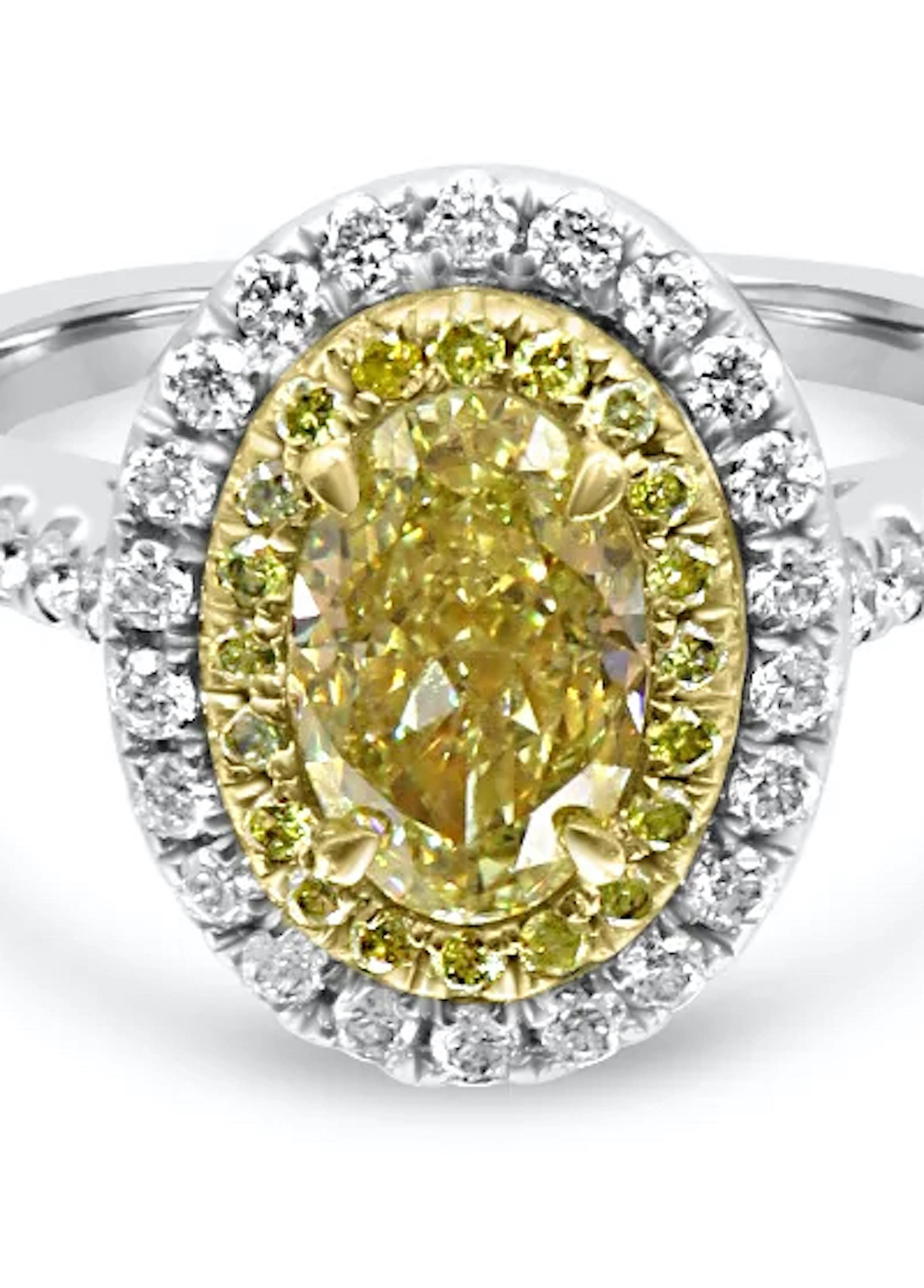 Anillo Mozafari de Diamantes Amarillos Corte oval en venta