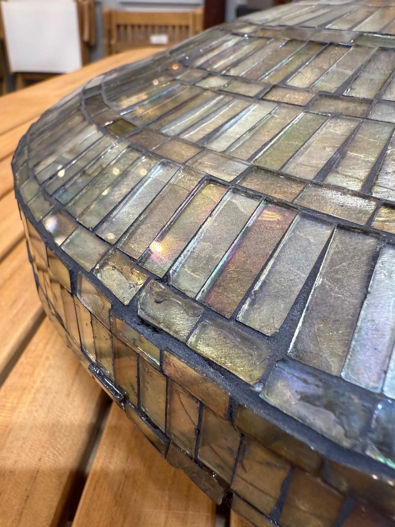 Vase mozaïque (style Tiffany) avec des pièces de vitrail irisées taillées à la main en vente 5