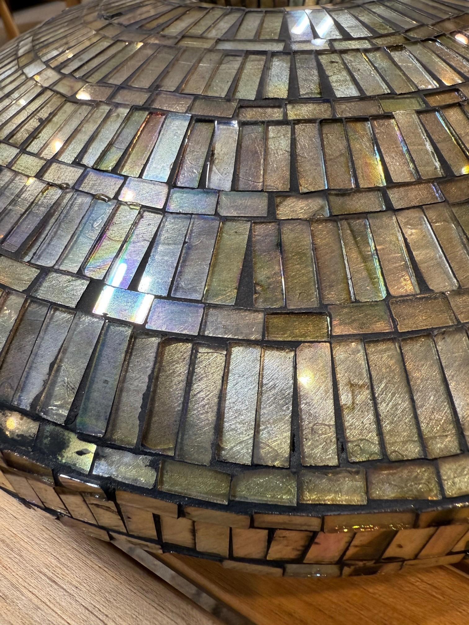 Vase mozaïque (style Tiffany) avec des pièces de vitrail irisées taillées à la main en vente 6