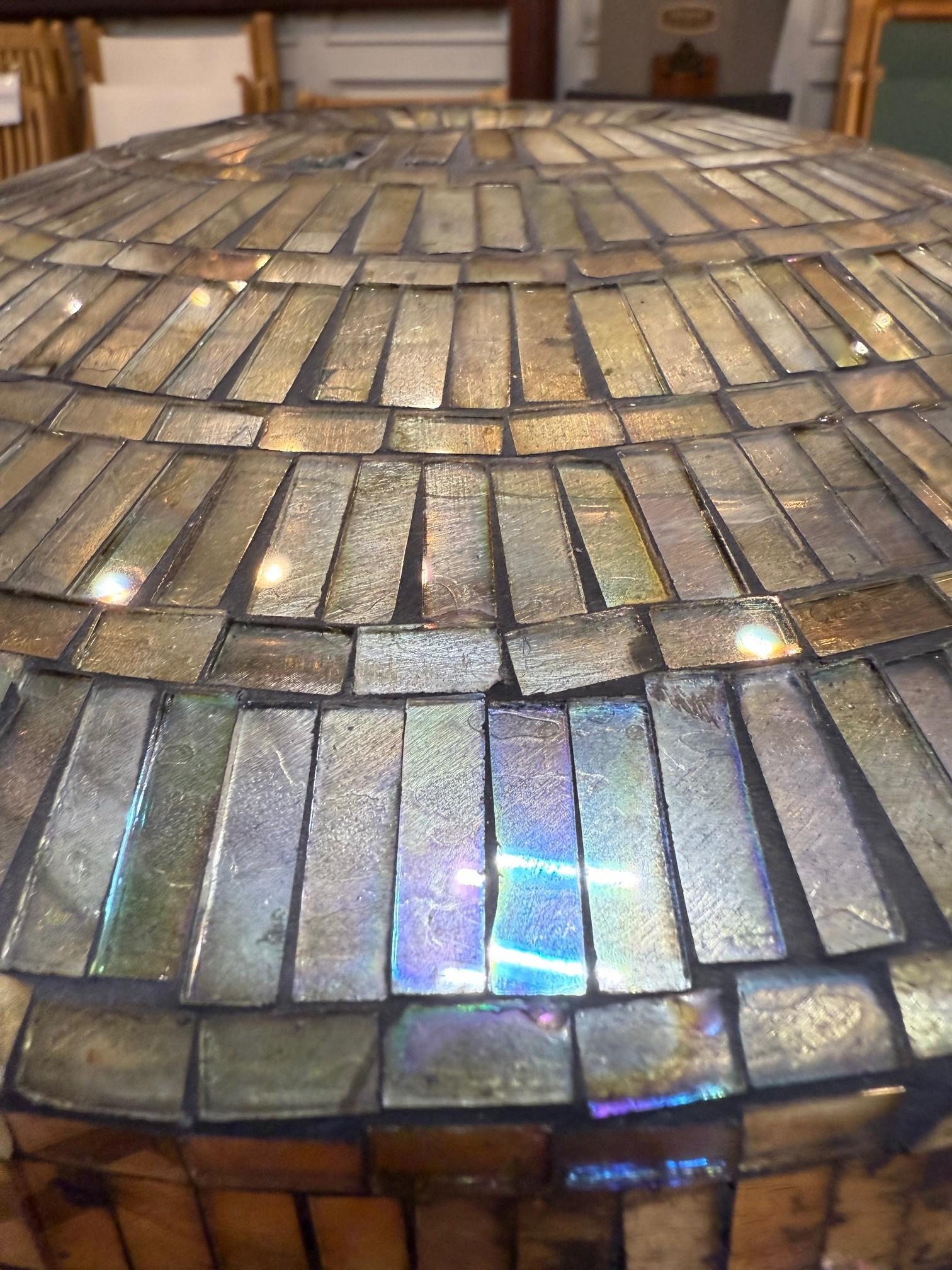 Vase mozaïque (style Tiffany) avec des pièces de vitrail irisées taillées à la main en vente 8