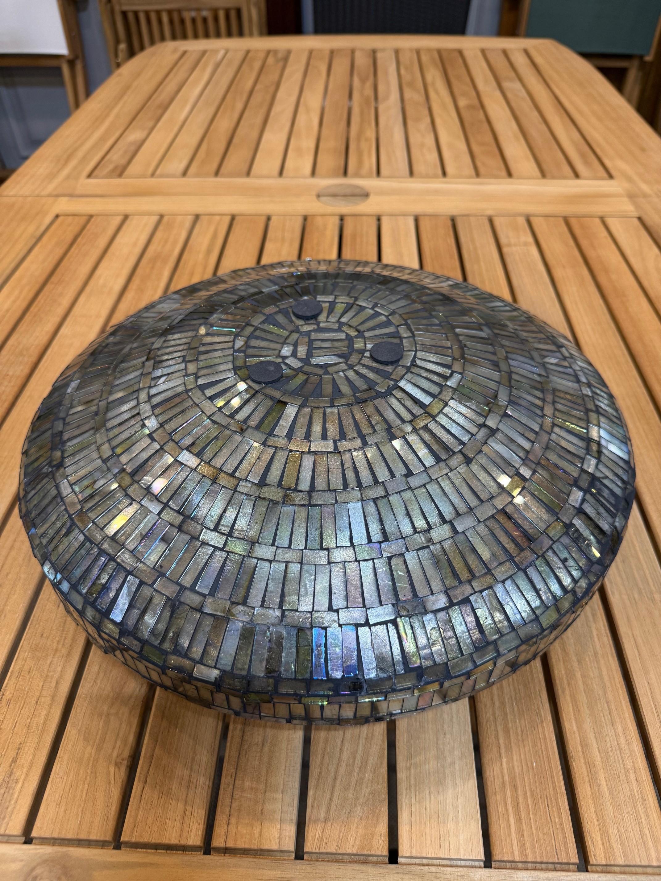 Vase mozaïque (style Tiffany) avec des pièces de vitrail irisées taillées à la main en vente 10